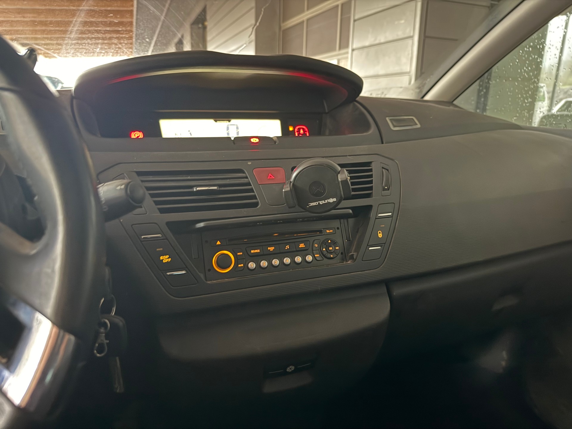 CITROEN C4 Picasso 1.6 HDI 16V Swiss Style EGS6-image-7
