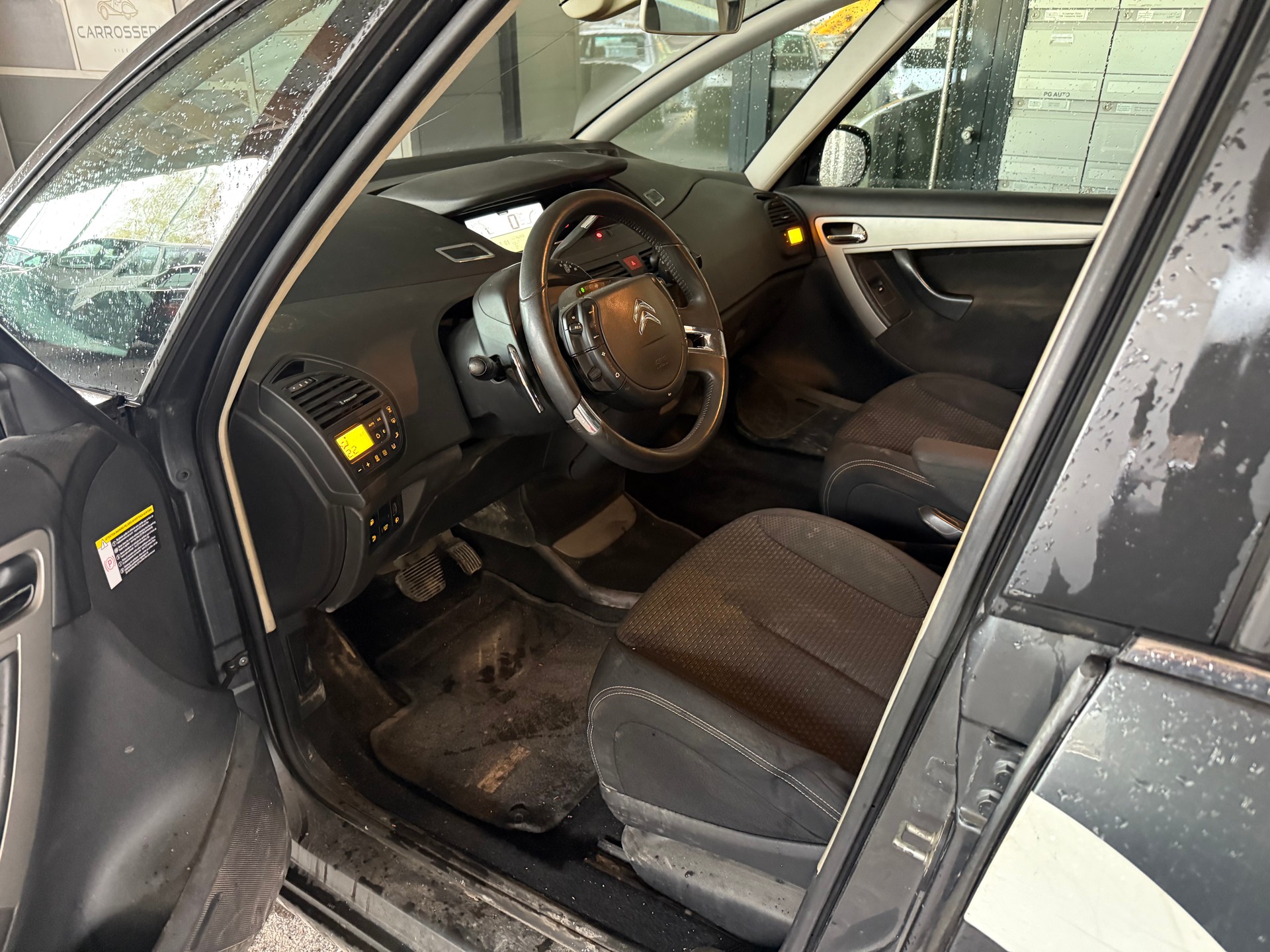 CITROEN C4 Picasso 1.6 HDI 16V Swiss Style EGS6-image-5