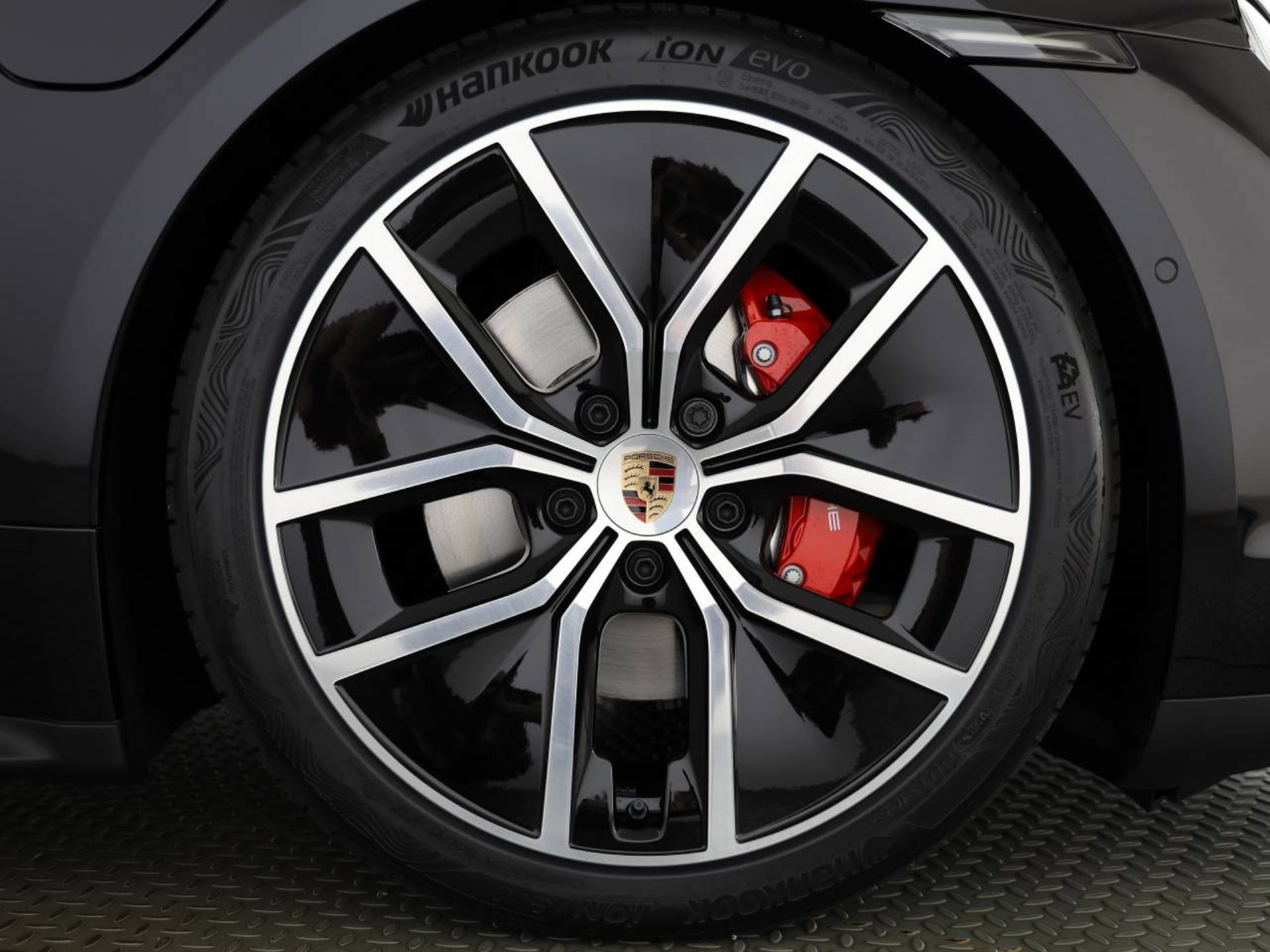 PORSCHE Taycan 4S Sport Turismo Black Edition-image-5