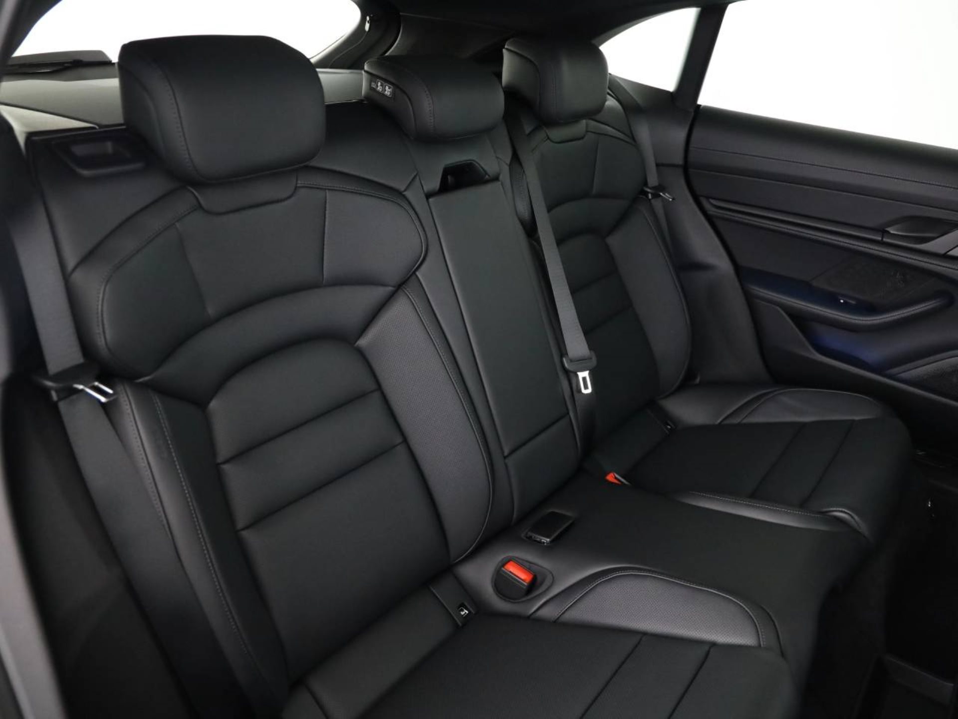 PORSCHE Taycan 4S Sport Turismo Black Edition-image-19