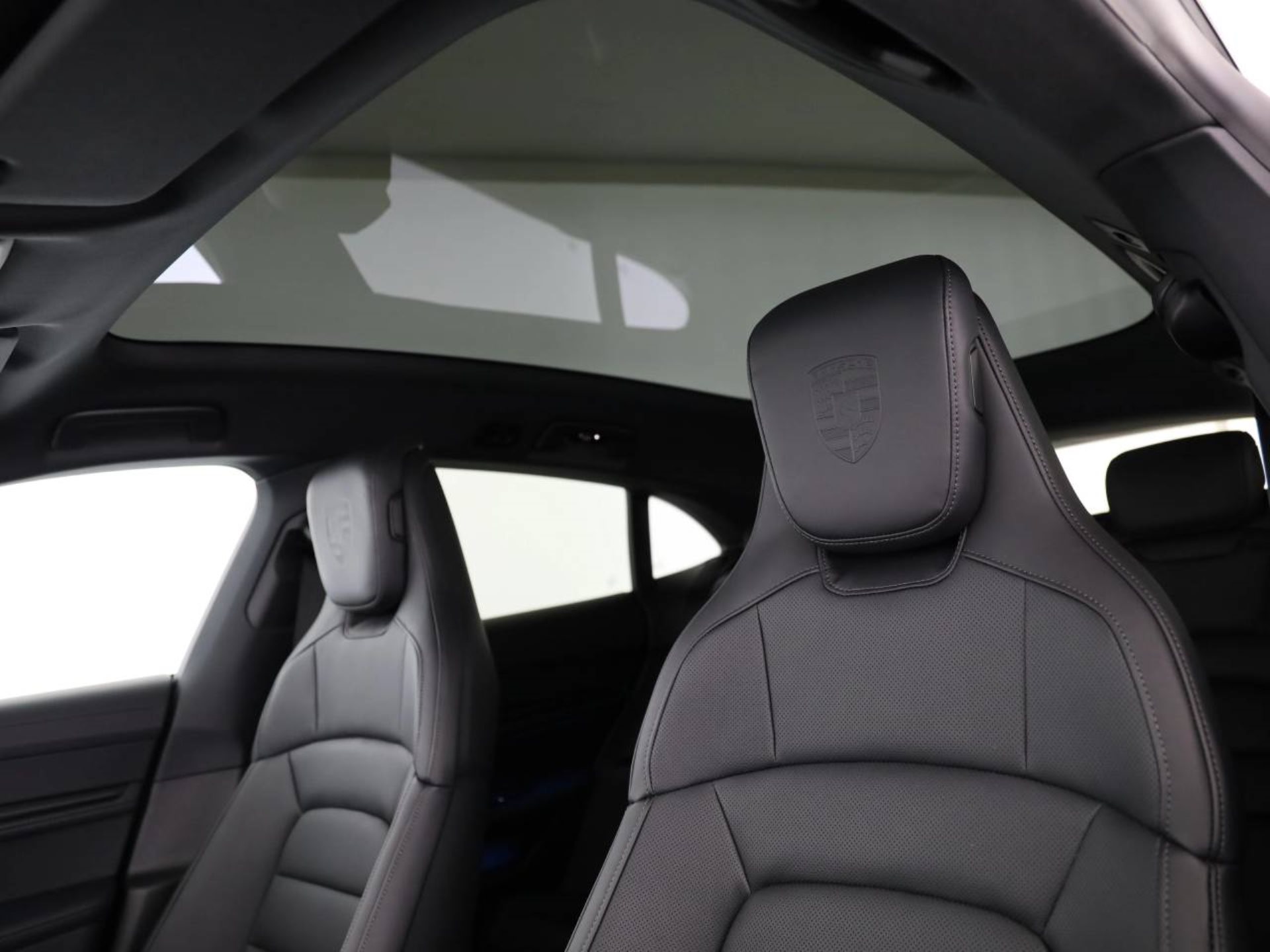 PORSCHE Taycan 4S Sport Turismo Black Edition-image-16
