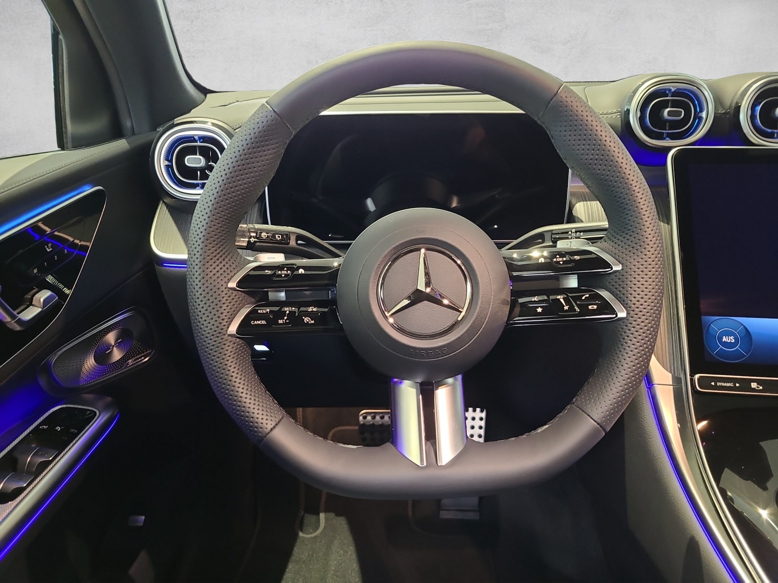 MERCEDES-BENZ GLC 220 d 4Matic 9G-Tronic-image-12