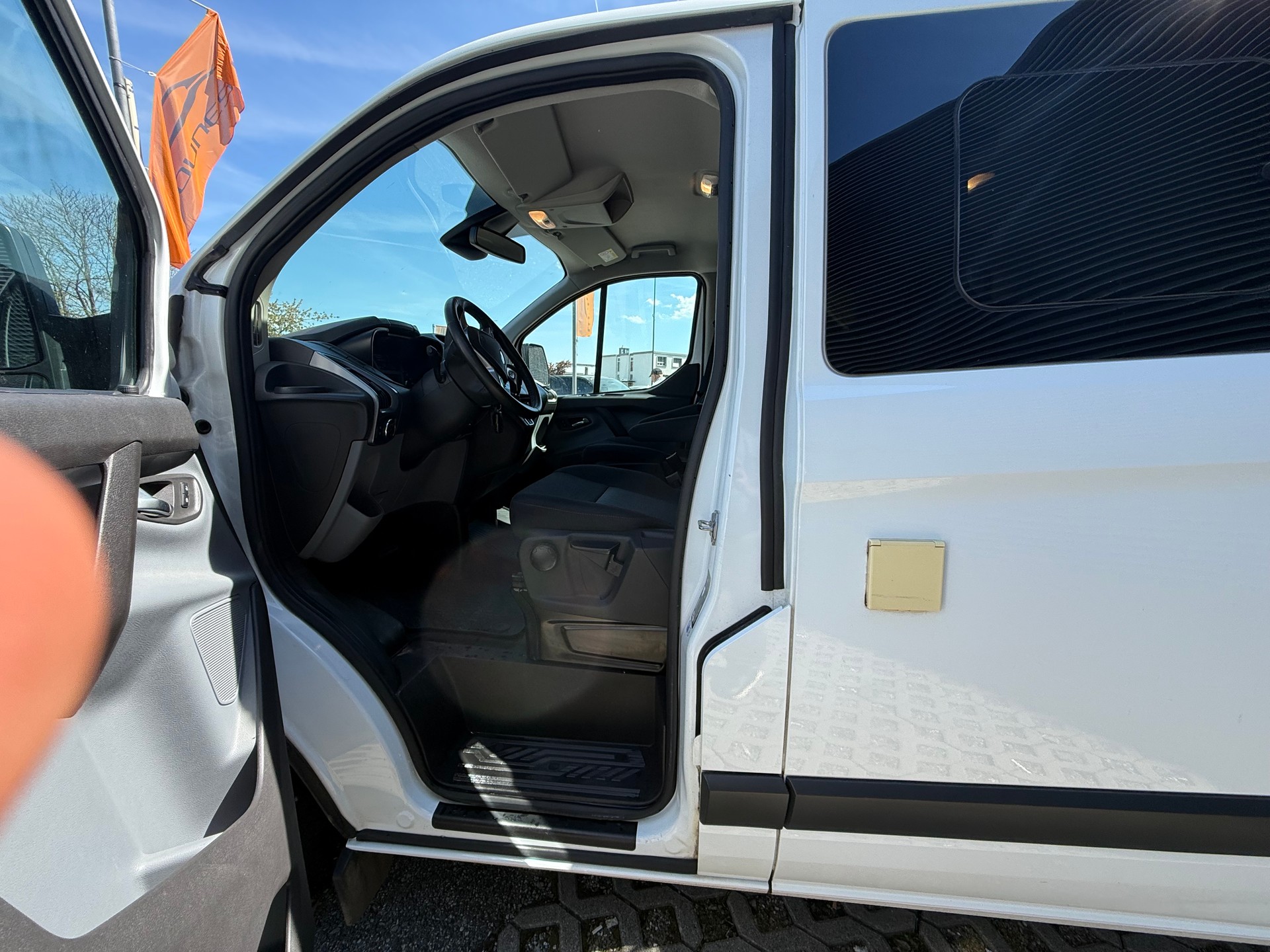 FORD Transit Custom 310 L1H1 Trend SelectShift A-image-7