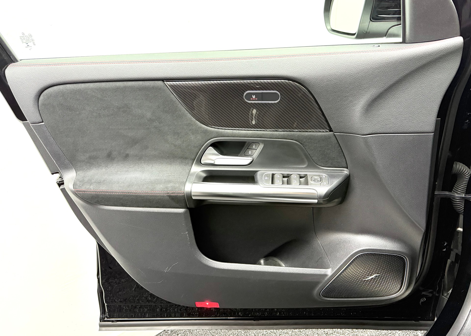 MERCEDES-BENZ GLA 200d AMG Line 8G-DCT-image-12