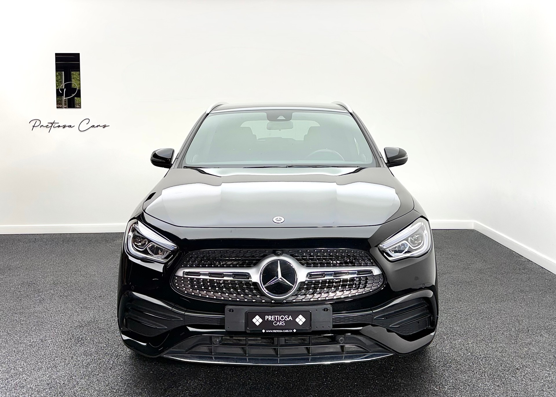 MERCEDES-BENZ GLA 200d AMG Line 8G-DCT-showroom-element-2