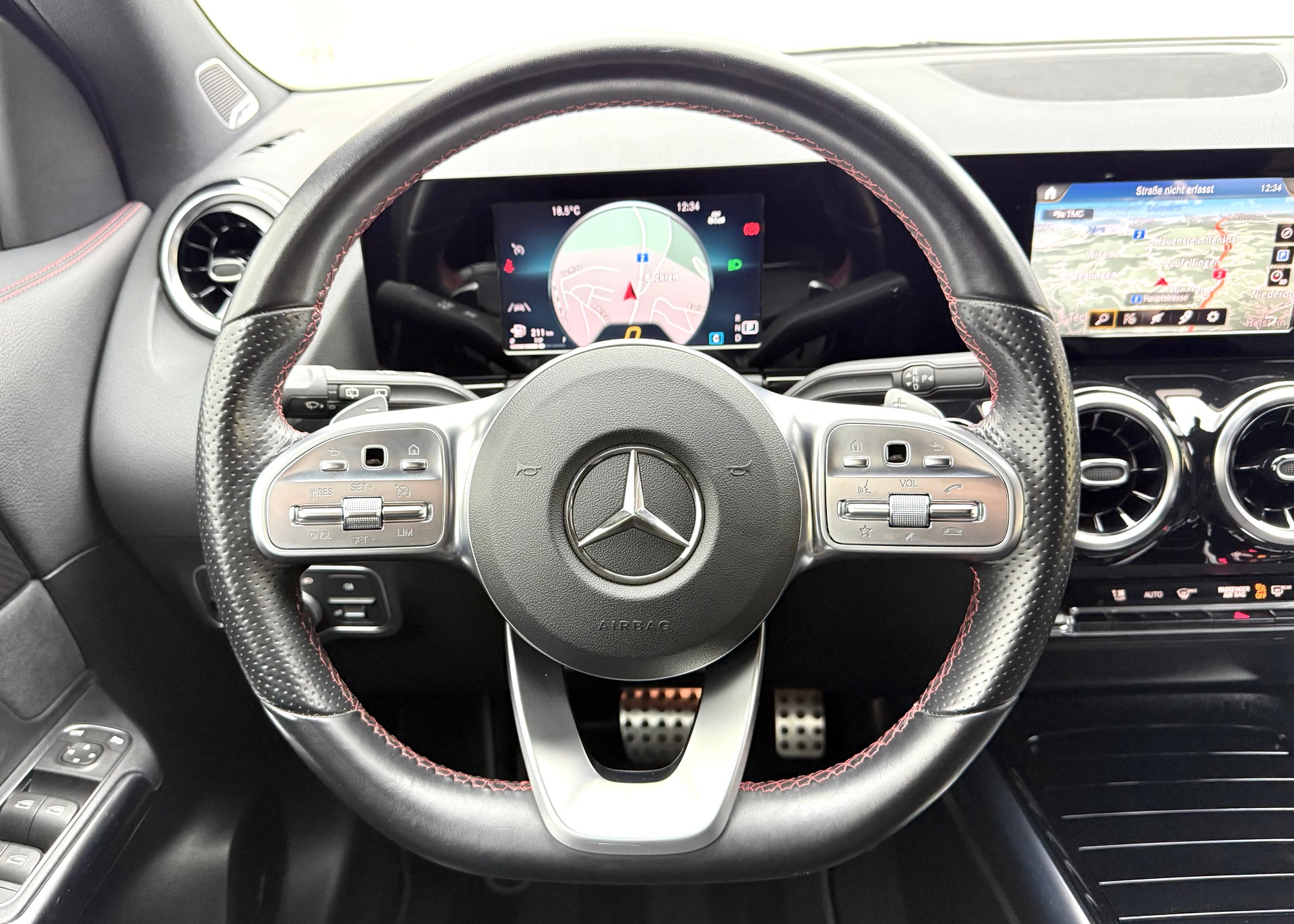 MERCEDES-BENZ GLA 200d AMG Line 8G-DCT-image-8