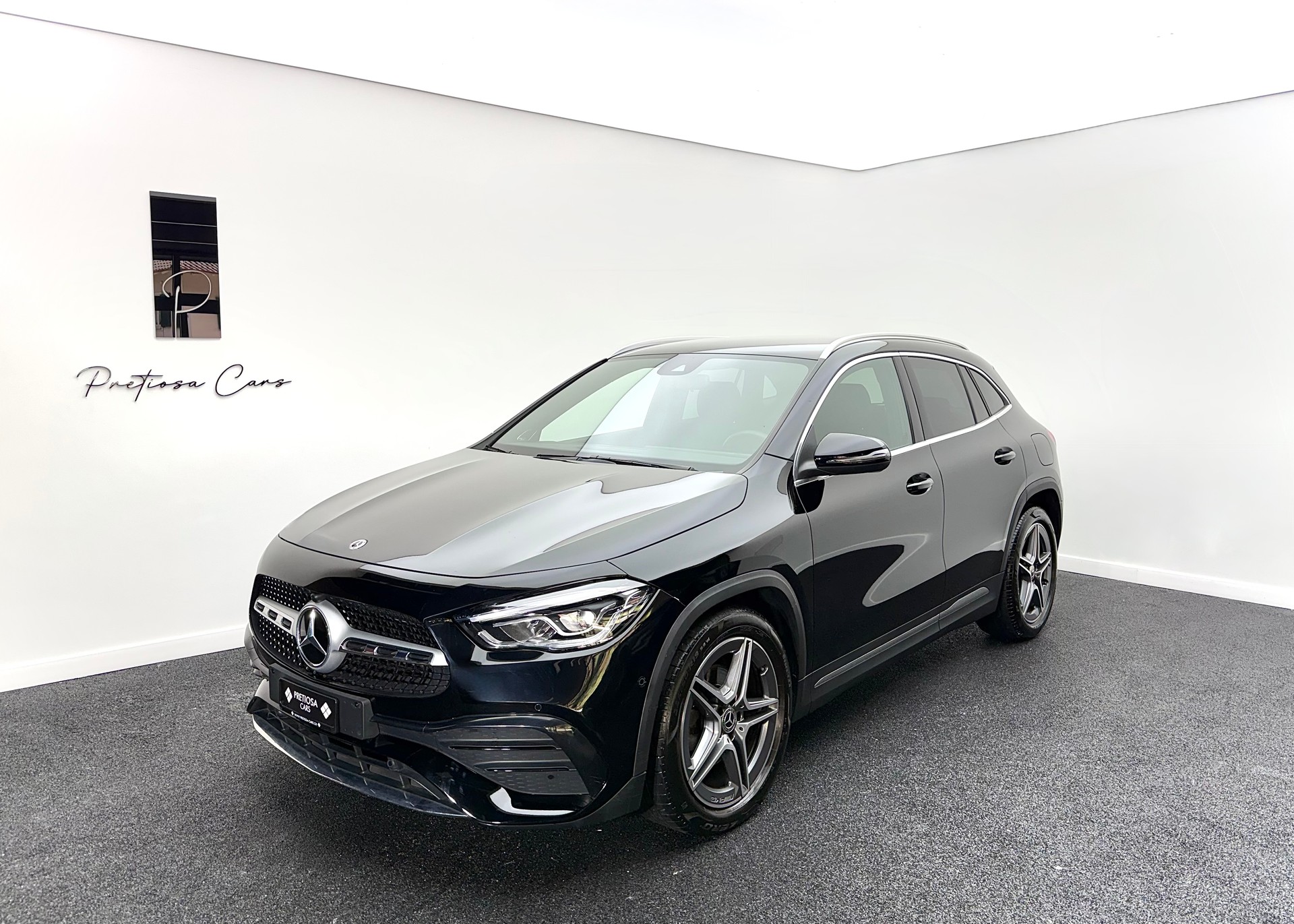 MERCEDES-BENZ GLA 200d AMG Line 8G-DCT-showroom-element-1