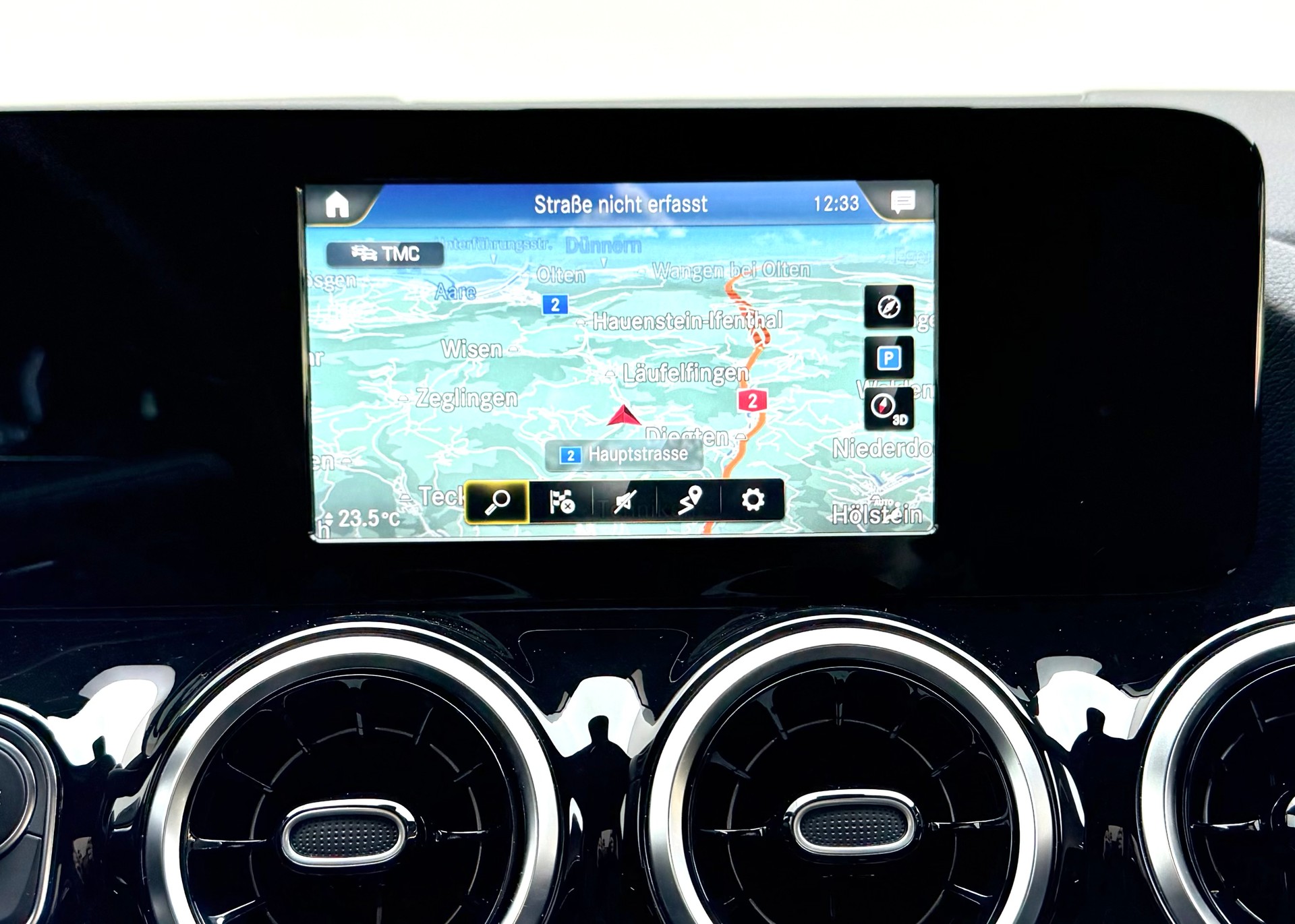MERCEDES-BENZ GLA 200d AMG Line 8G-DCT-image-10