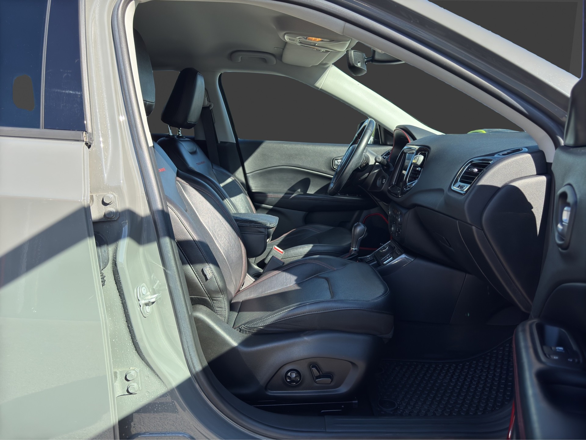JEEP Compass 1.3 T PHEV Trailhawk AWD-image-17