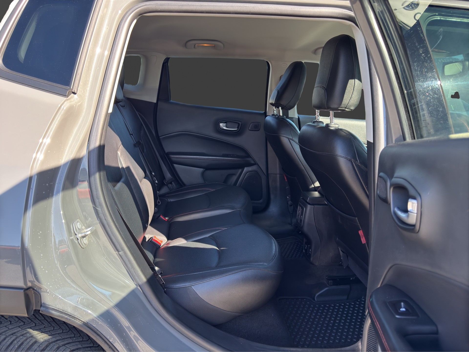 JEEP Compass 1.3 T PHEV Trailhawk AWD-image-18