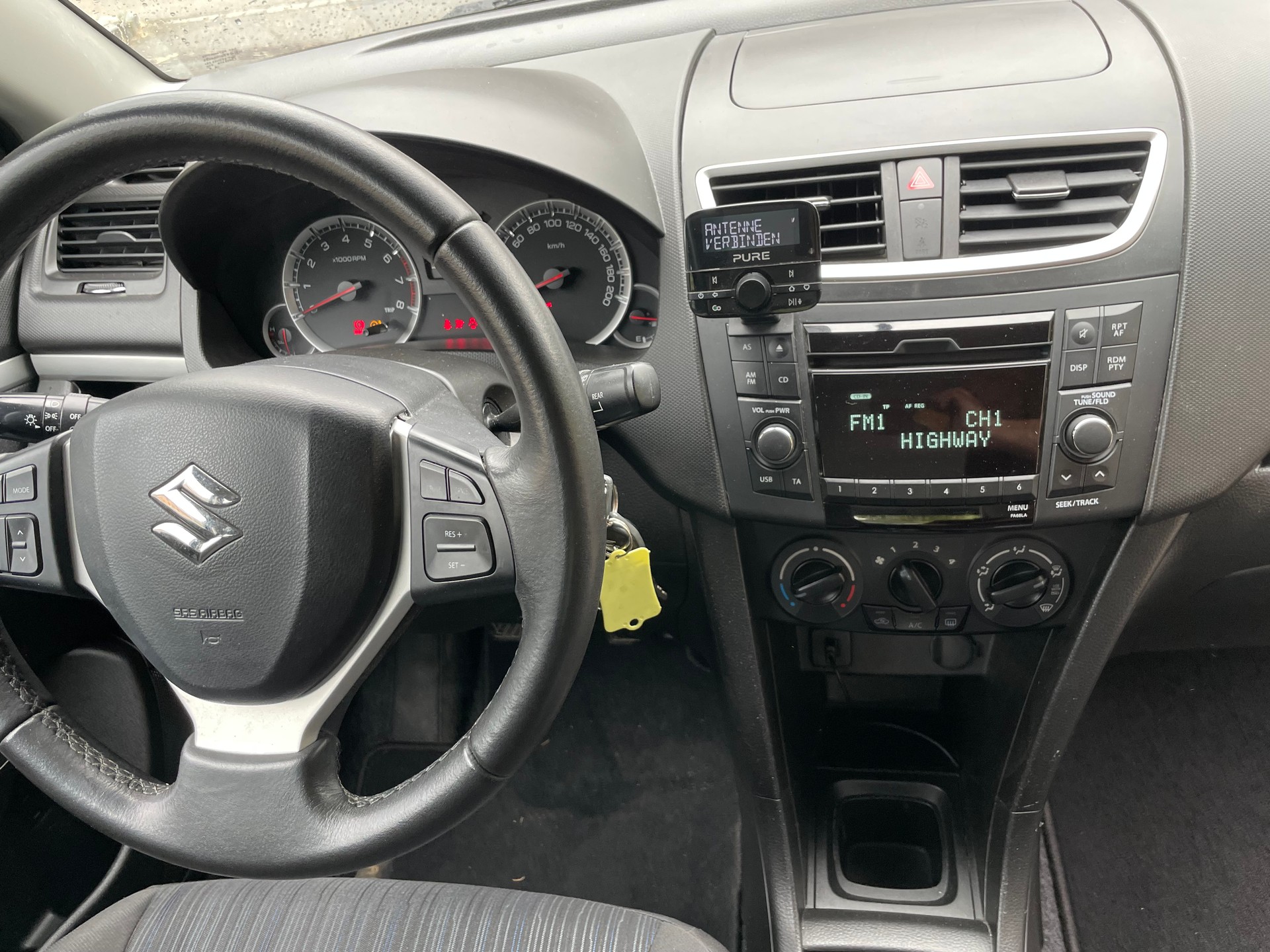 SUZUKI Swift 1.2i 16V Unico 4x4-image-7