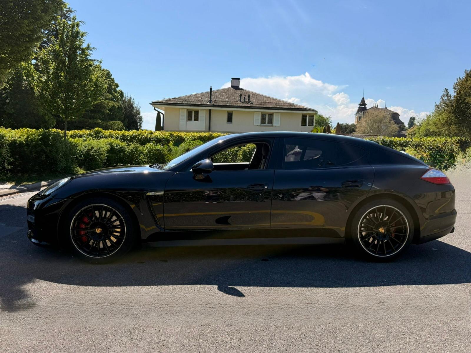 PORSCHE Panamera GTS 4.8 PDK-image-3