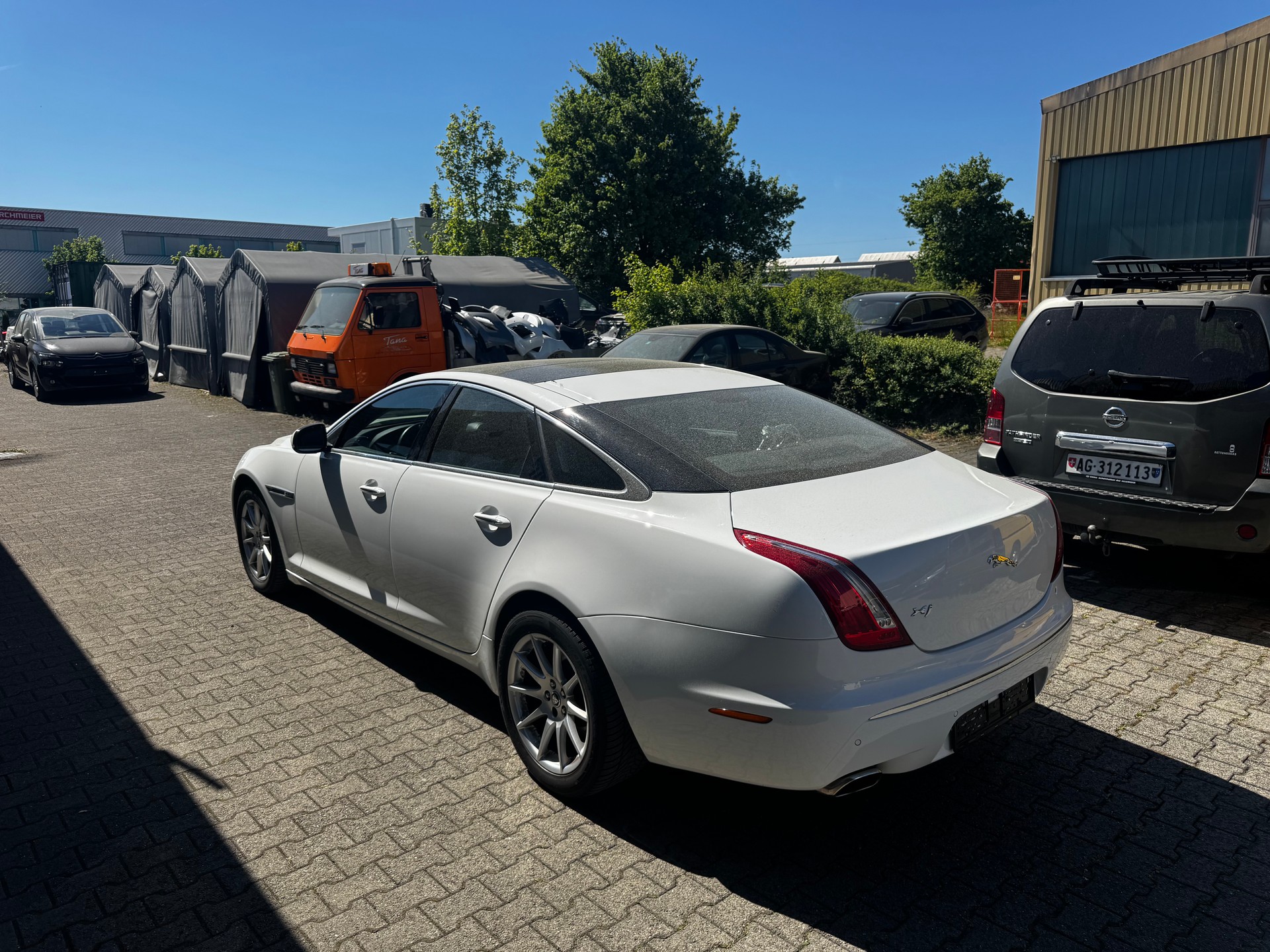 JAGUAR XJ 3.0d V6 Luxury Automatic-image-2