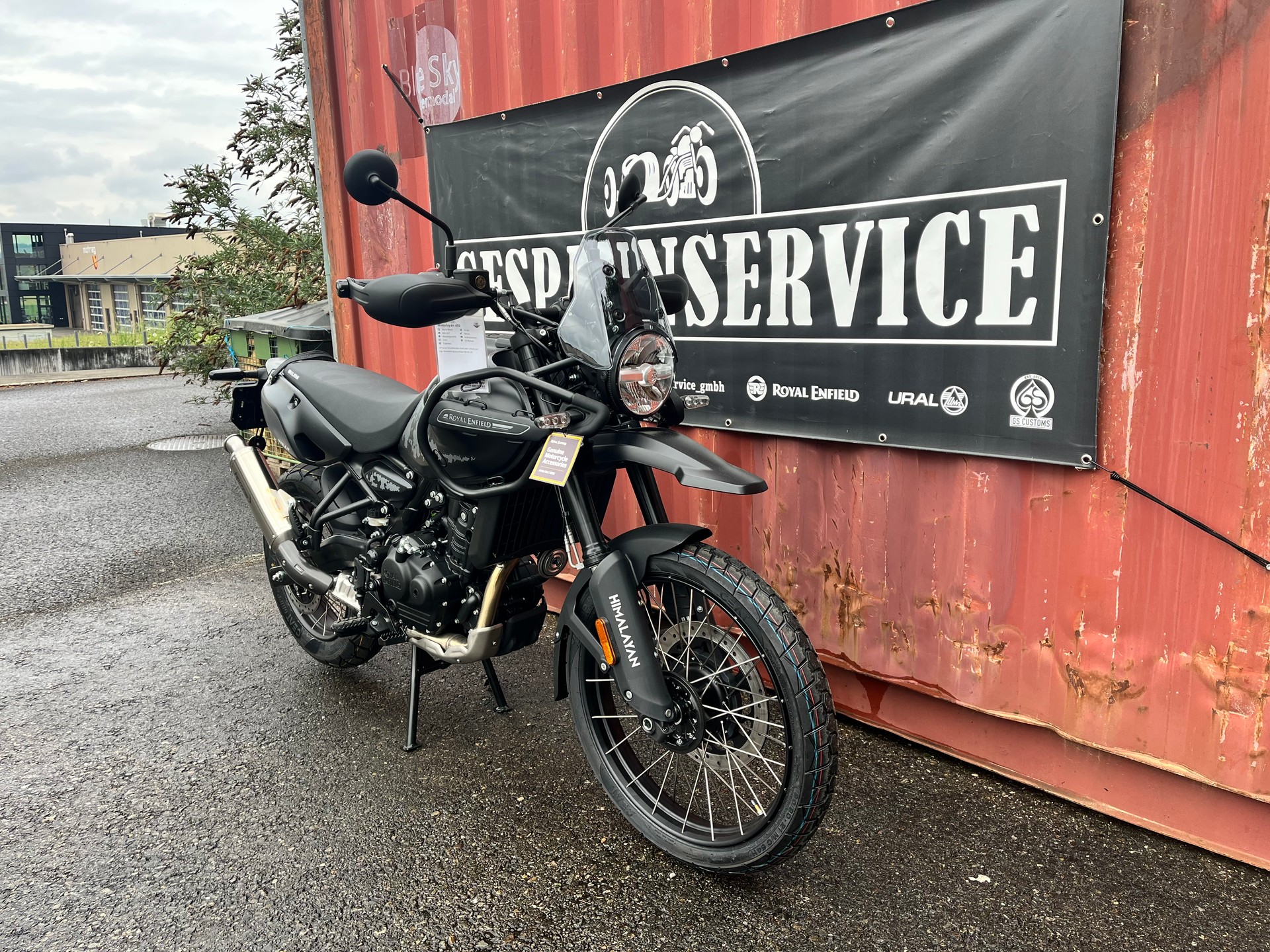 ROYAL ENFIELD Himalayan 452 Tubeless "Mana Black"-image-1