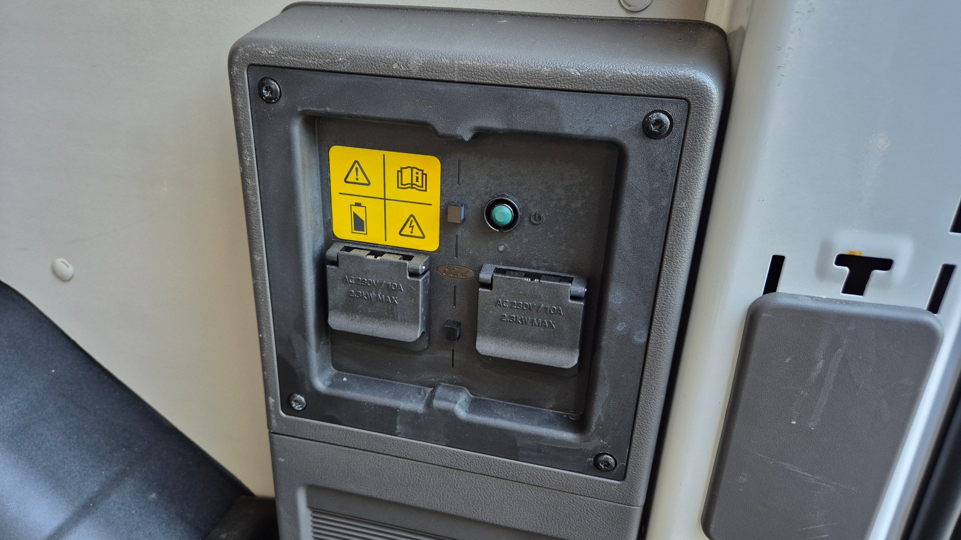 FORD E-Transit Van 350 L2 Trend RWD 68kWh-image-9