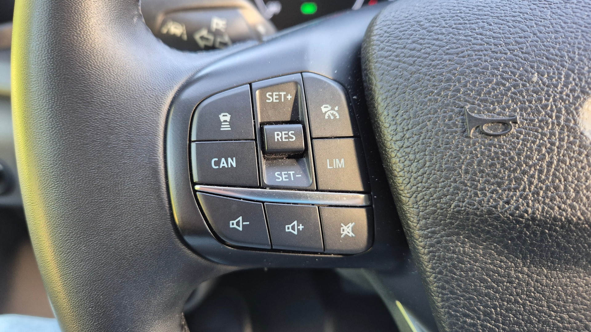 FORD E-Transit Van 350 L2 Trend RWD 68kWh-image-13