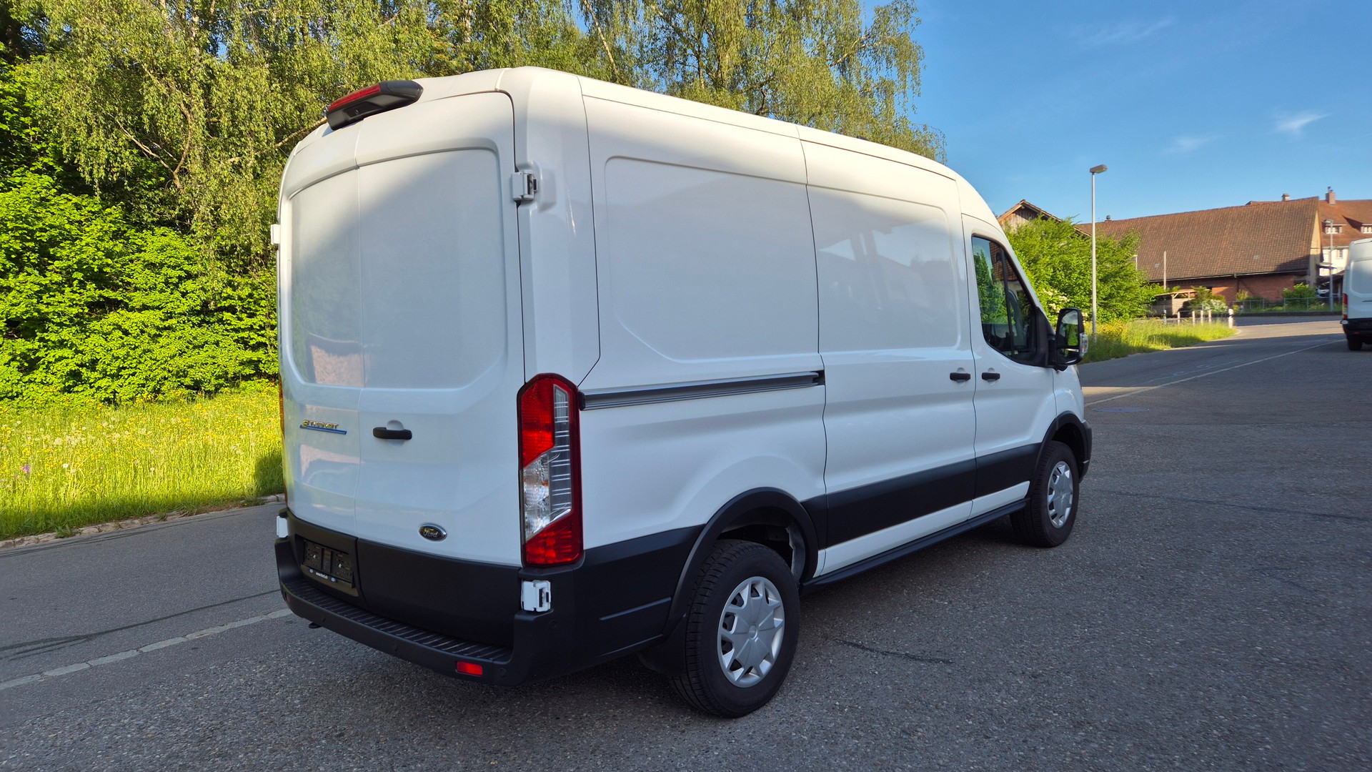 FORD E-Transit Van 350 L2 Trend RWD 68kWh-showroom-element-3