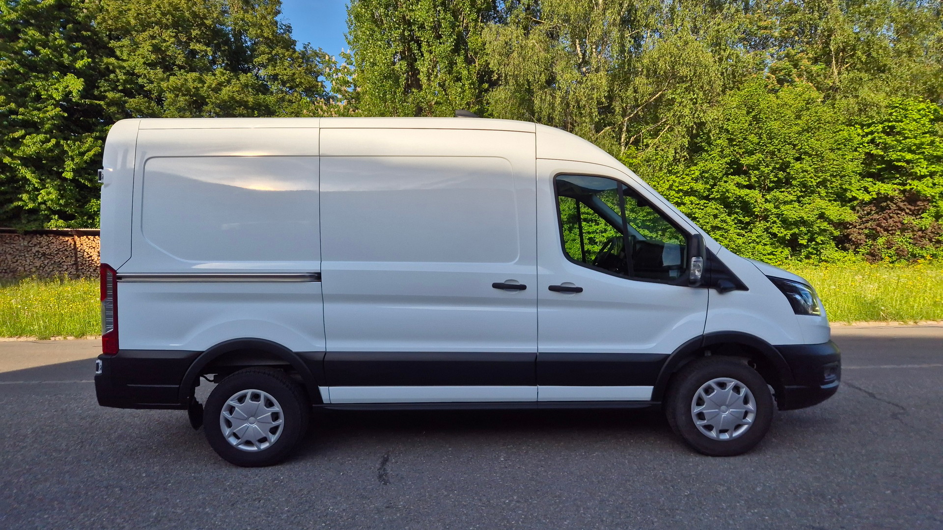 FORD E-Transit Van 350 L2 Trend RWD 68kWh-image-4