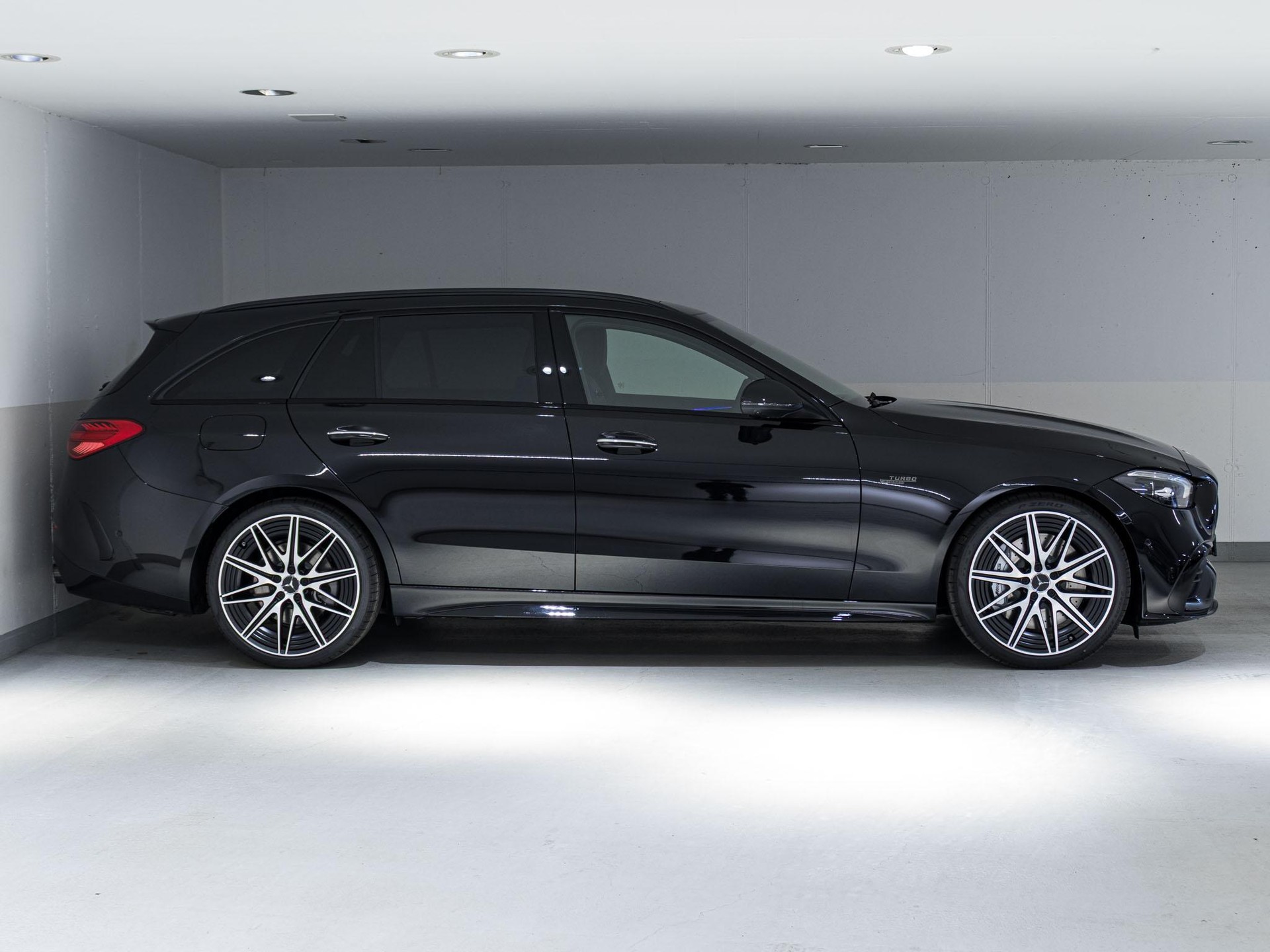 MERCEDES-BENZ C 43 AMG 4MATIC T-Modell "Executive Edition"-image-1