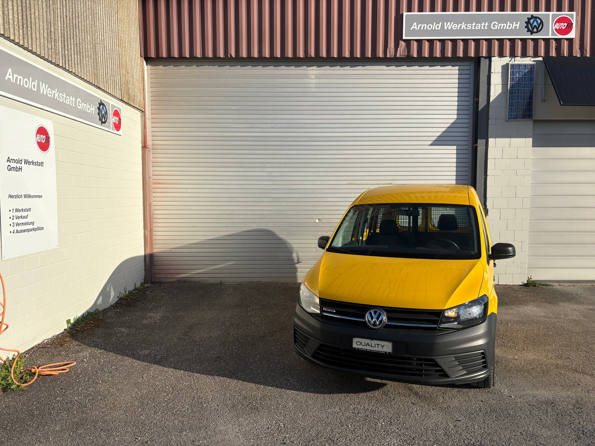 VW Caddy 2.0TDI 4Motion BlueMotion Technology-image-1