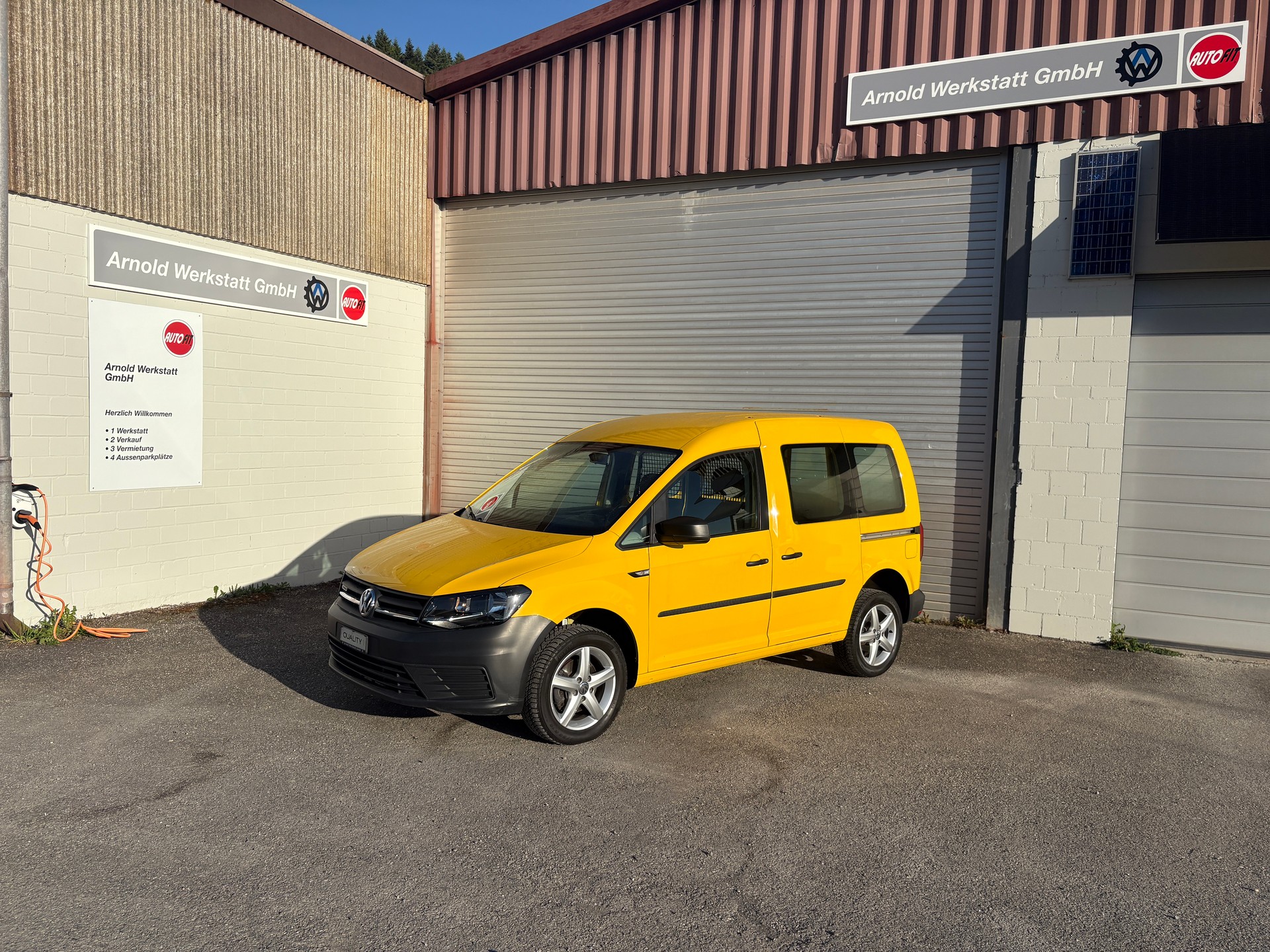 VW Caddy 2.0TDI 4Motion BlueMotion Technology-image-0