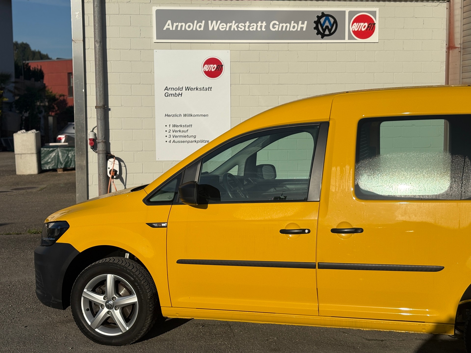 VW Caddy 2.0TDI 4Motion BlueMotion Technology-image-2