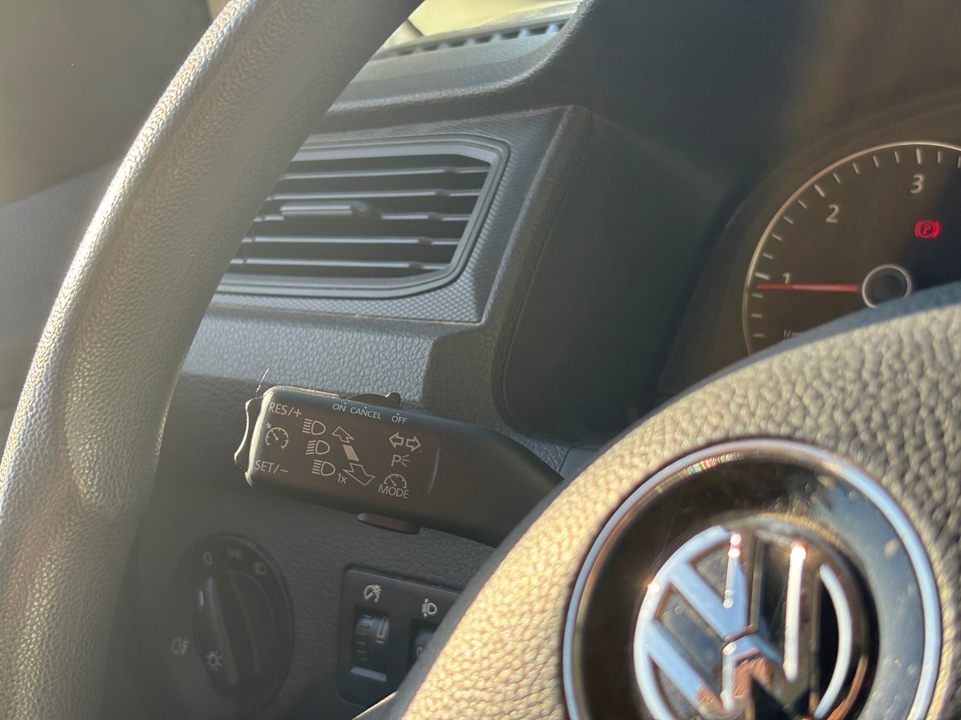 VW Caddy 2.0TDI 4Motion BlueMotion Technology-image-11