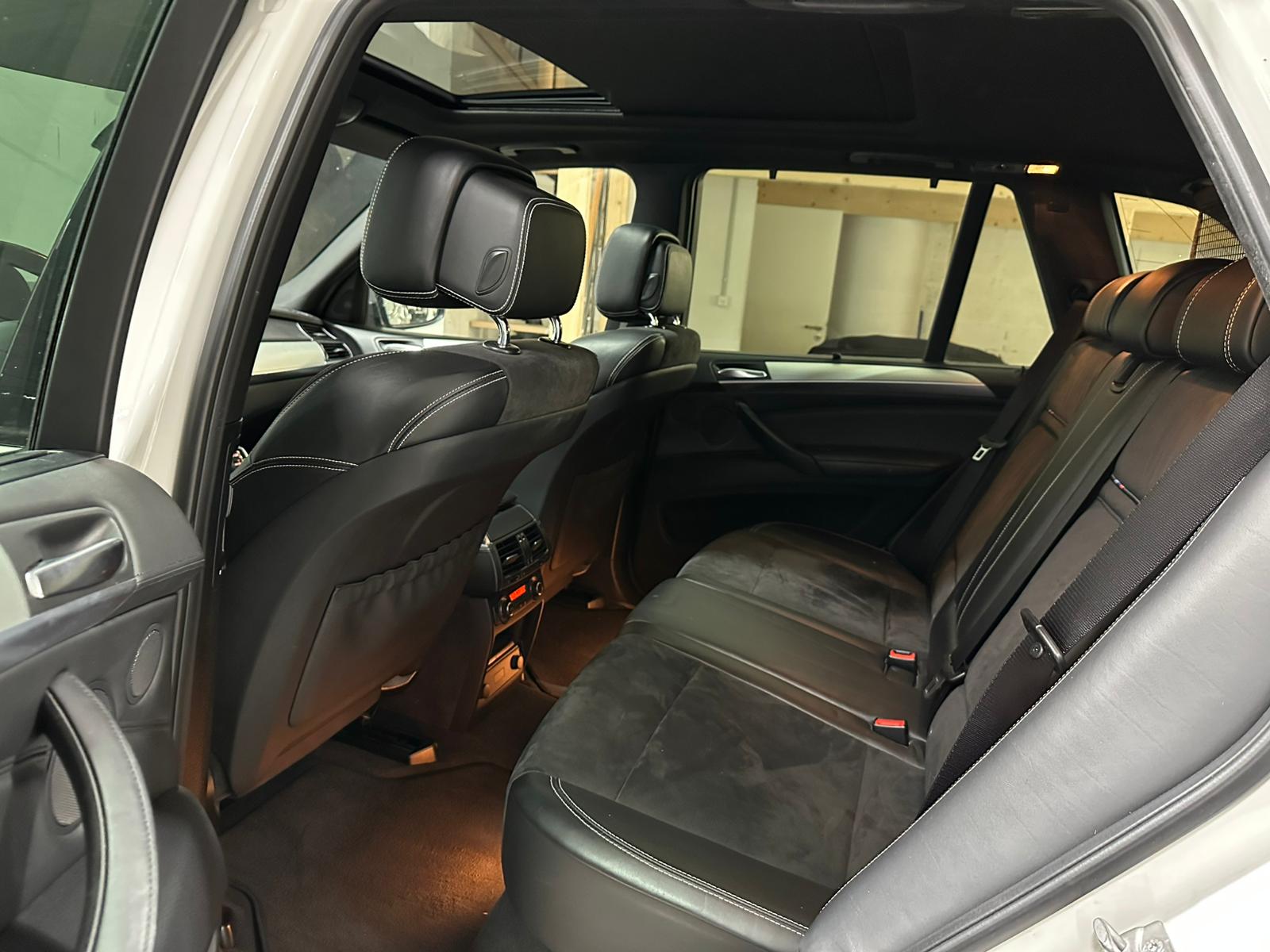 BMW X5 xDrive M50d Steptronic-image-15