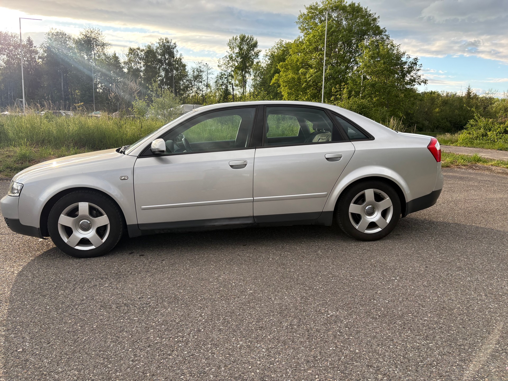 AUDI A4 1.8 T-image-1