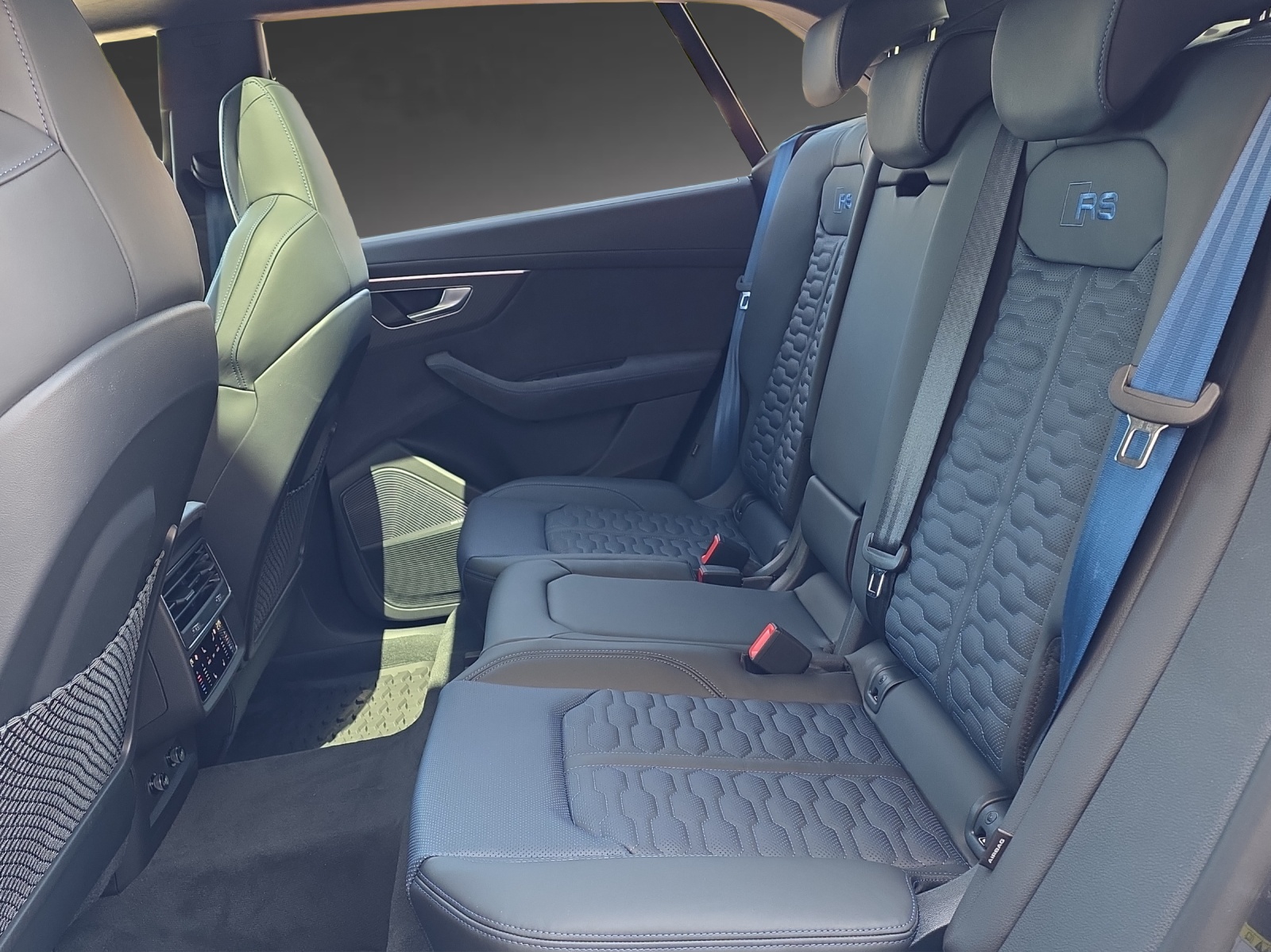 AUDI RSQ8 performance quattro-image-6