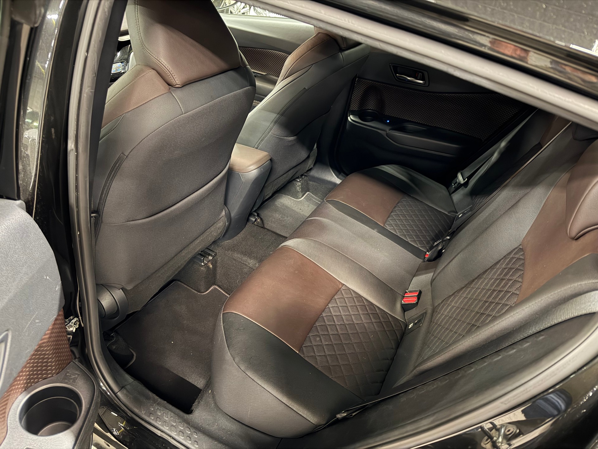 TOYOTA C-HR 1.2 Turbo Style 4WD Multidrive S-image-10