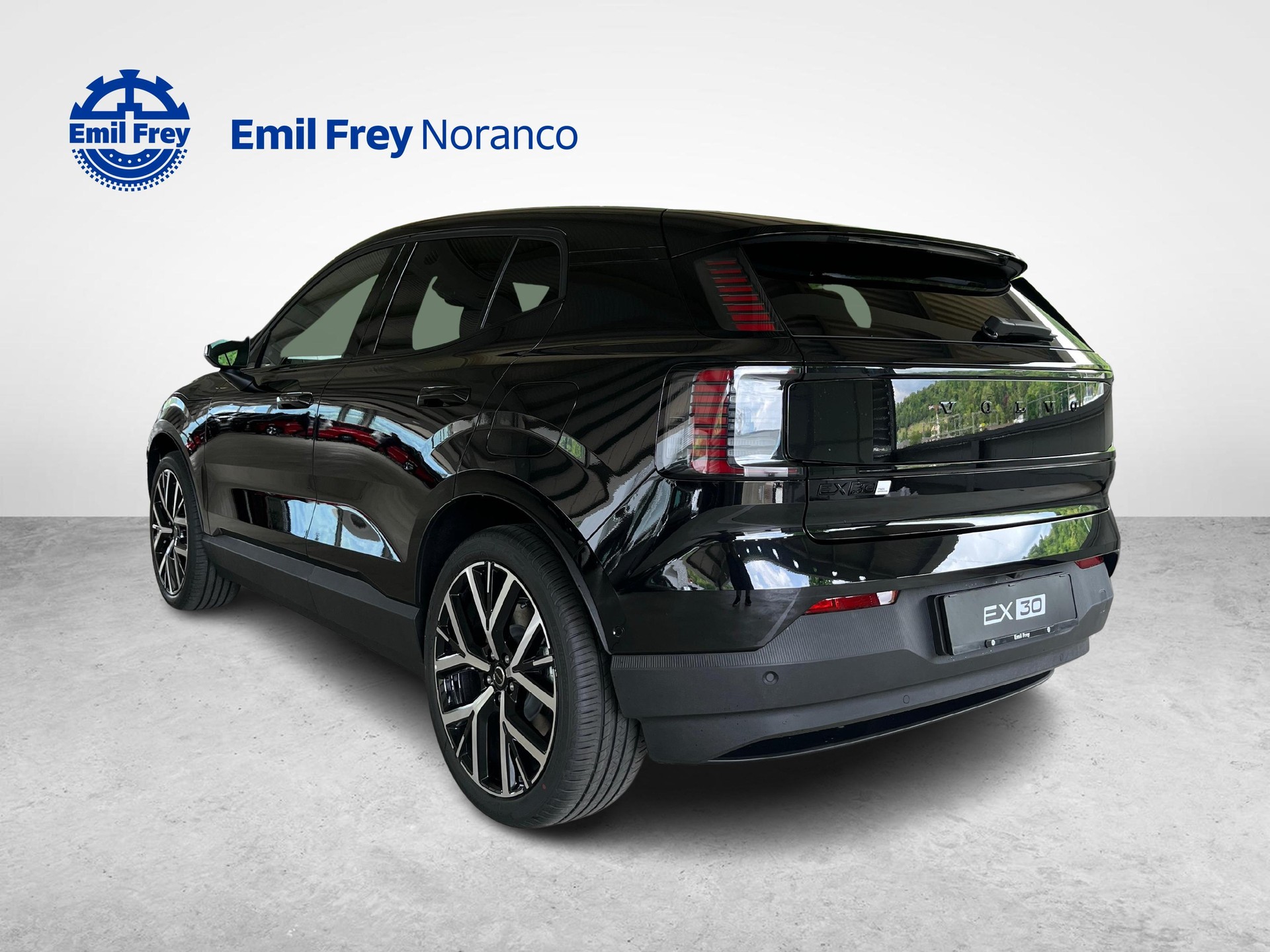 VOLVO EX30 E60 Twin Ultra Performance Sw. Black Ed. AWD-image-4