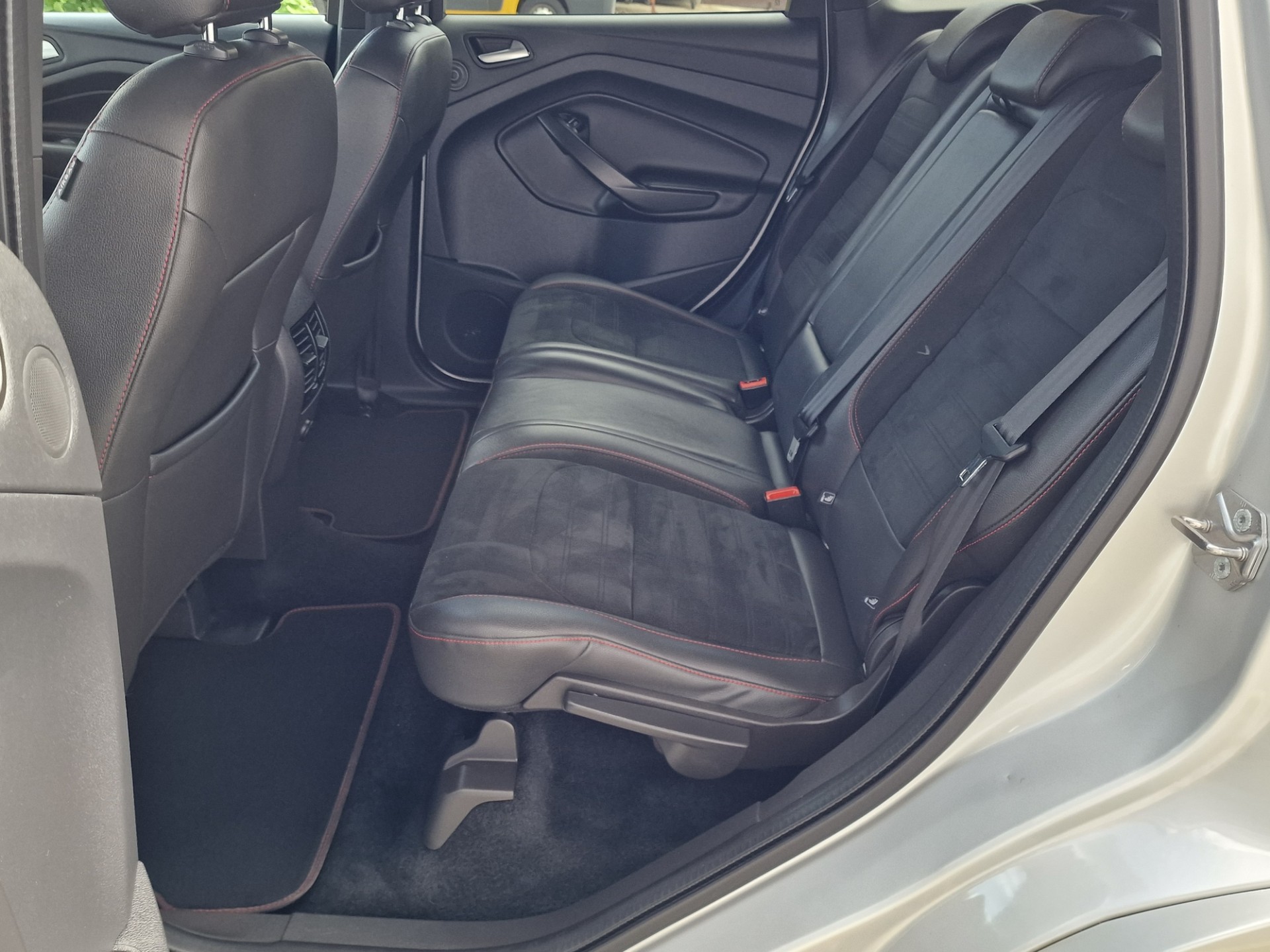 FORD Kuga 2.0 TDCi ST Line High 4WD PowerShift-image-13