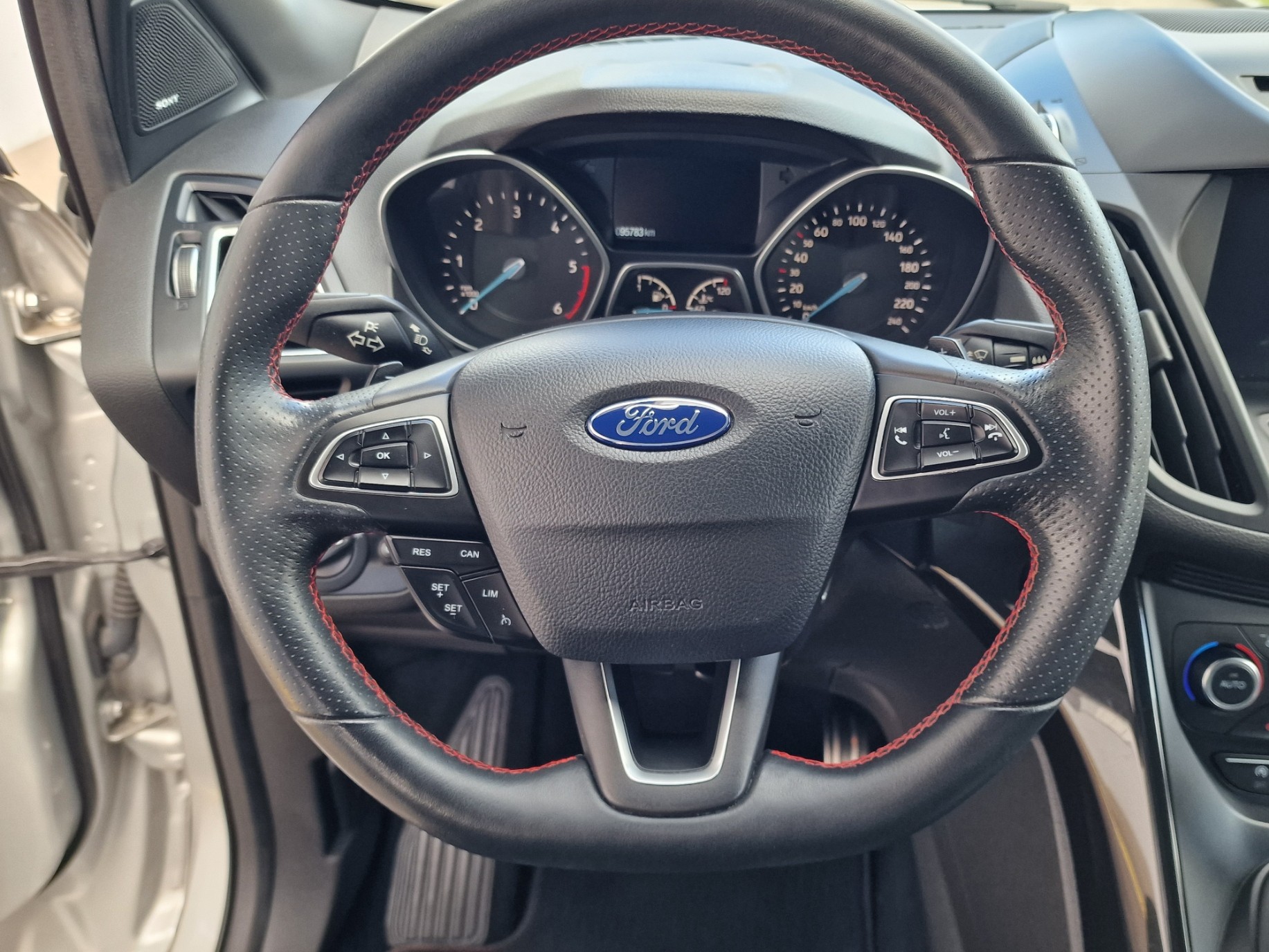 FORD Kuga 2.0 TDCi ST Line High 4WD PowerShift-image-9