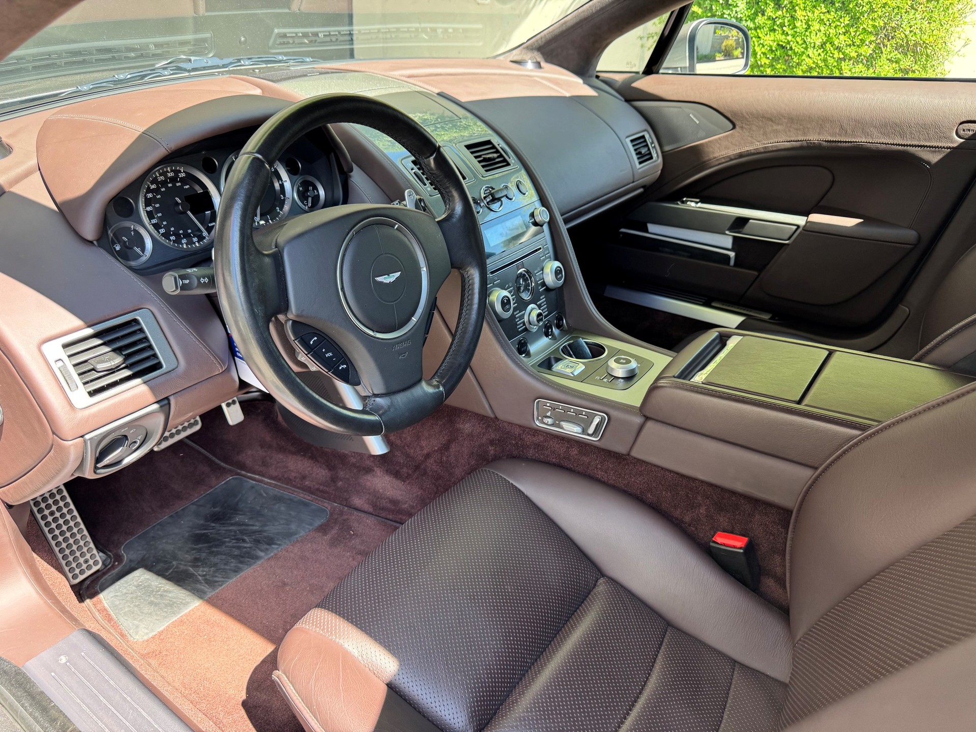 ASTON MARTIN 6.0 V12-image-3