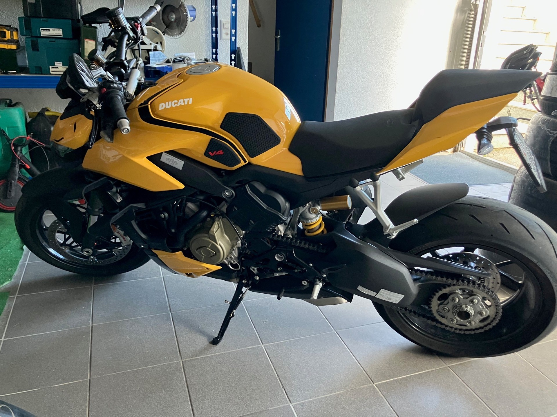 DUCATI Streetfighter V4-image-2