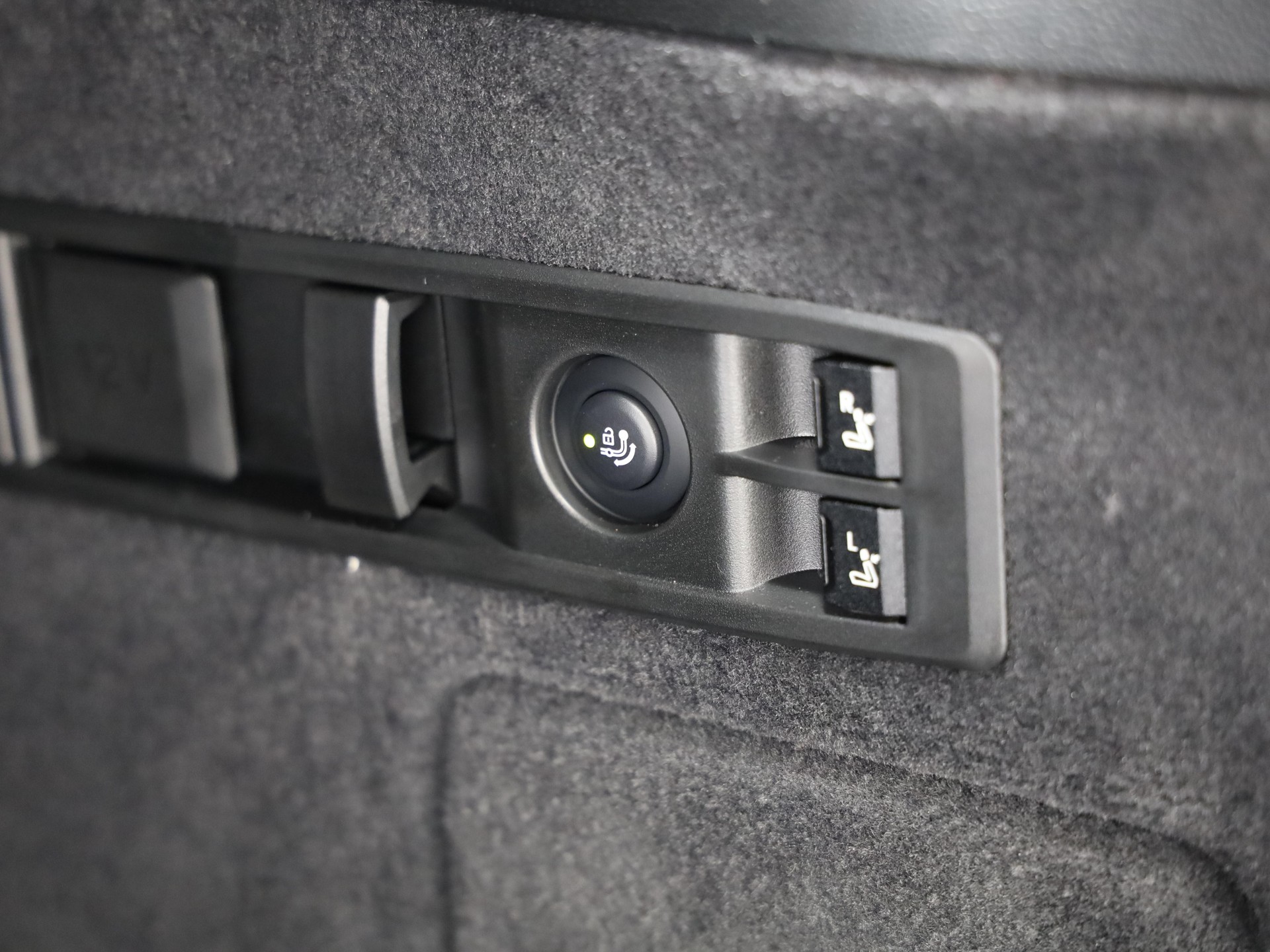 BMW iX xDrive60-image-7