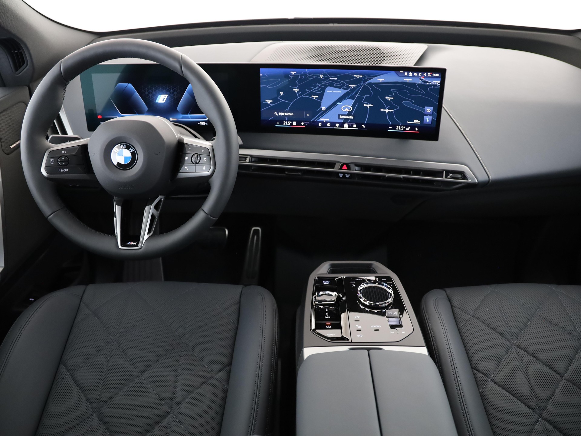 BMW iX xDrive60-image-17