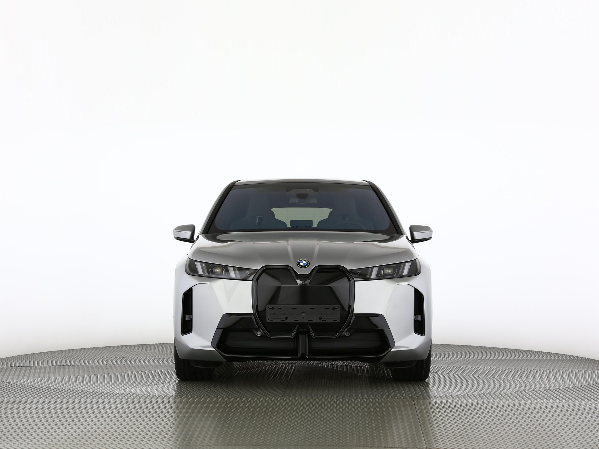 BMW iX xDrive60-image-4