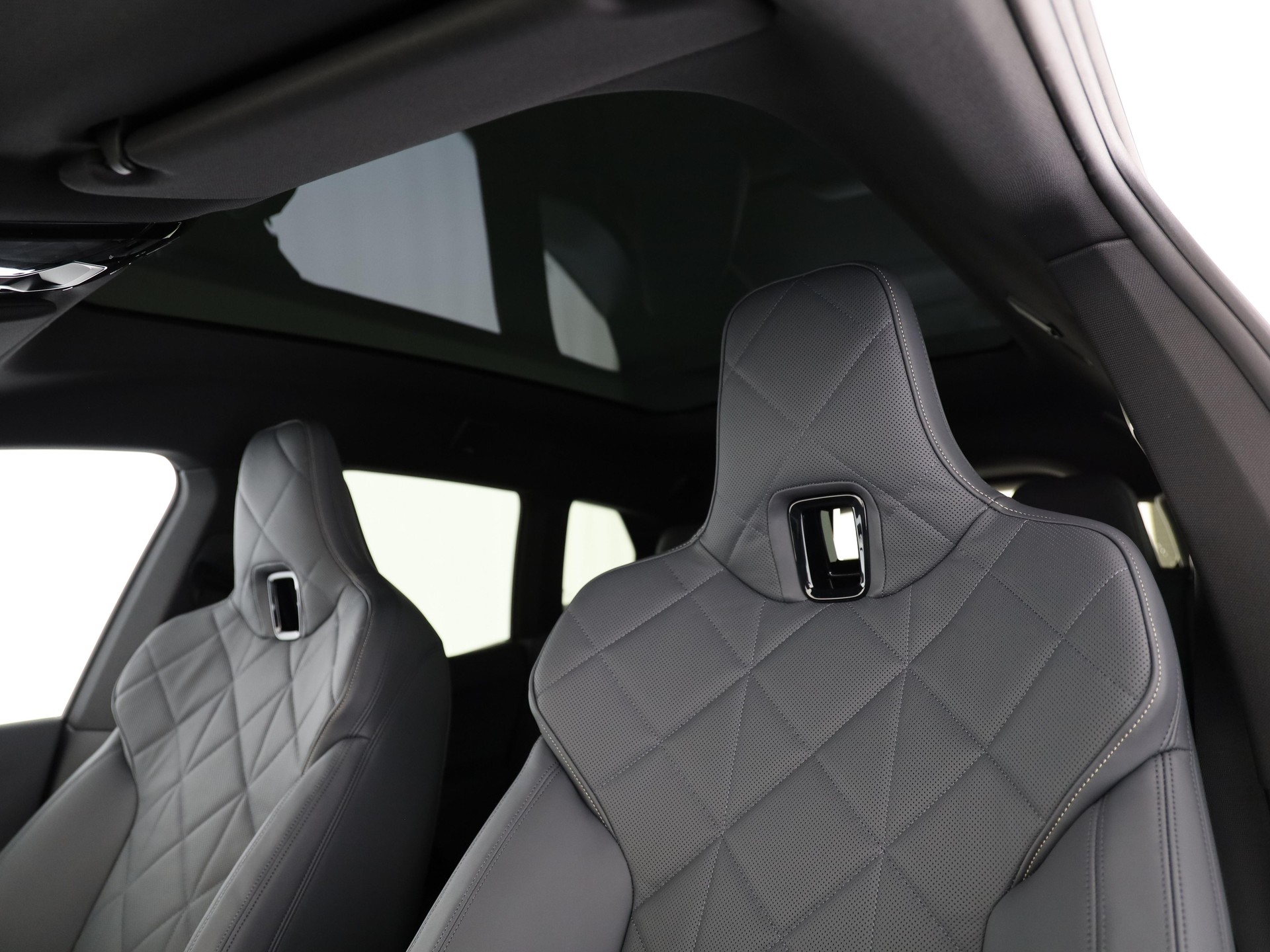 BMW iX xDrive60-image-10