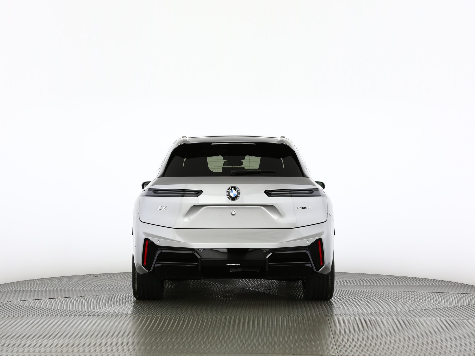 BMW iX xDrive60-image-3