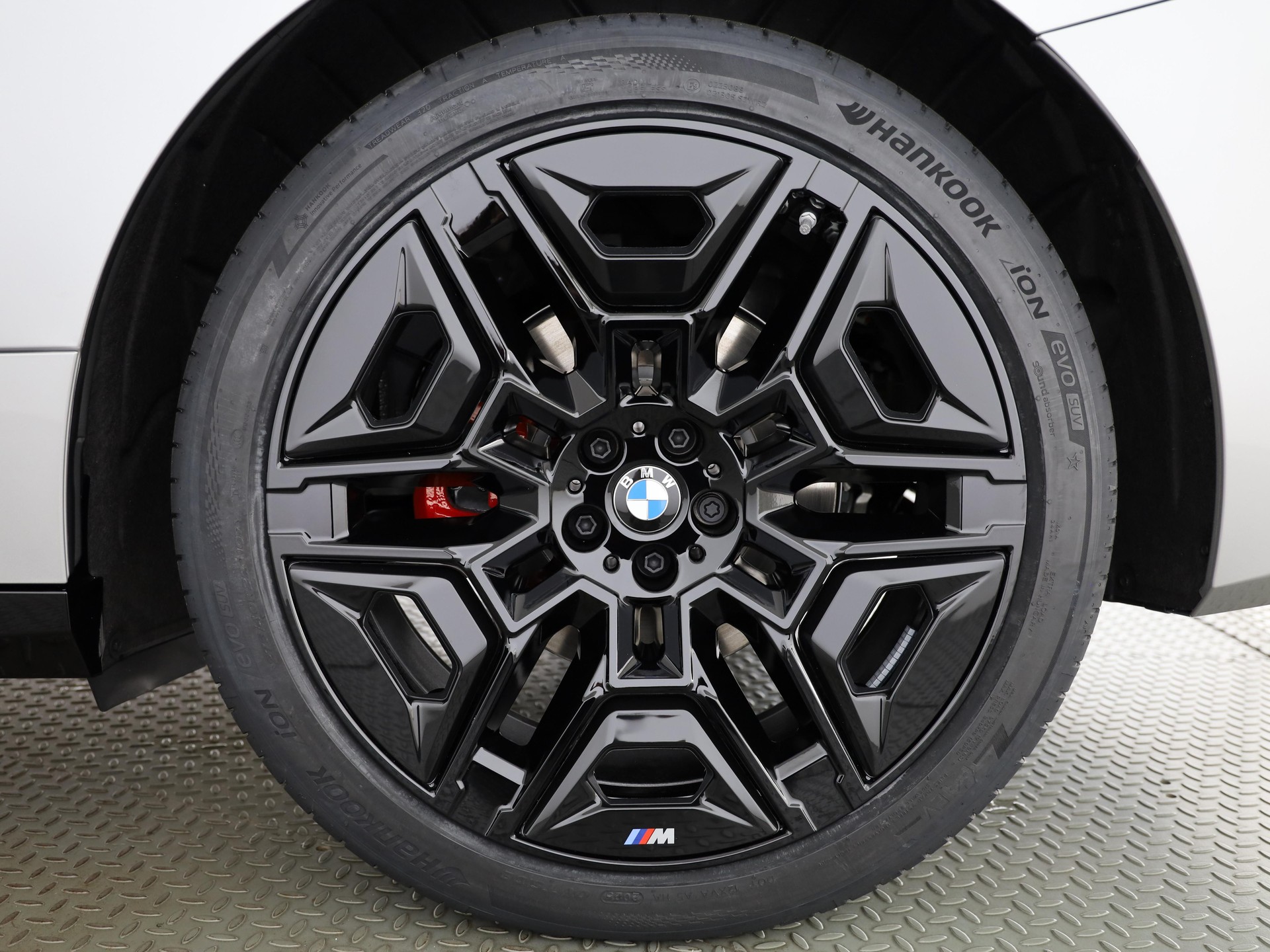 BMW iX xDrive60-image-22