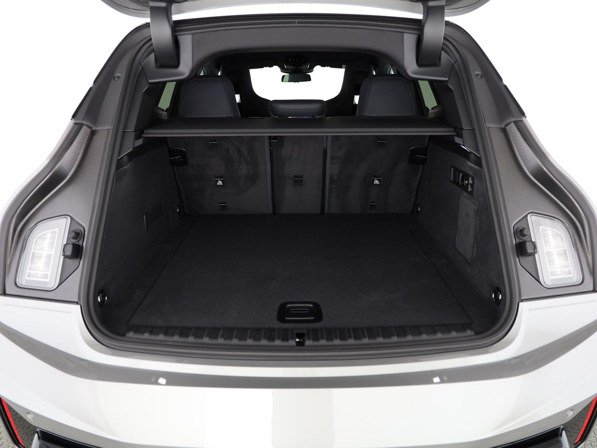 BMW iX xDrive60-image-6
