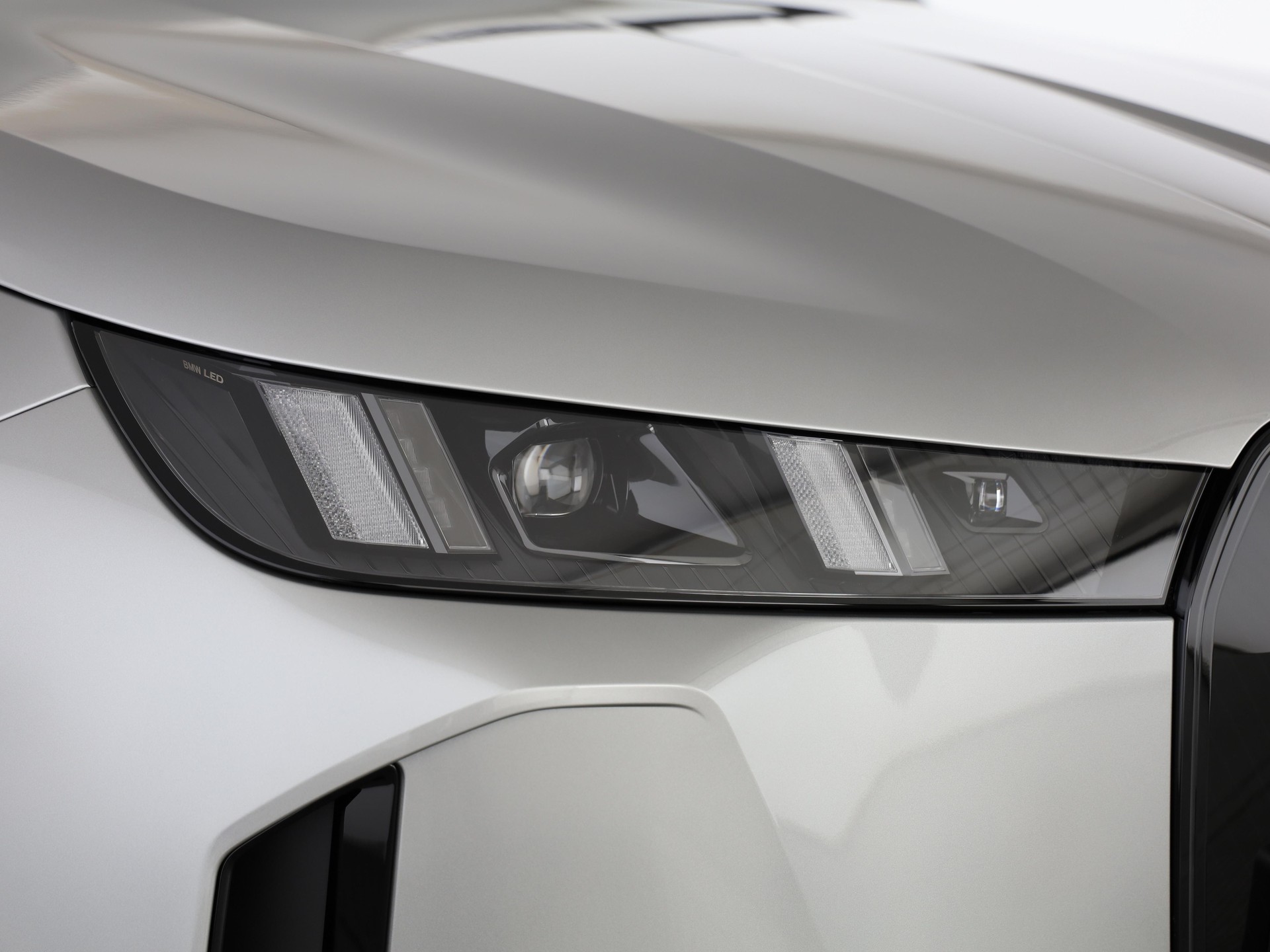 BMW iX xDrive60-image-5