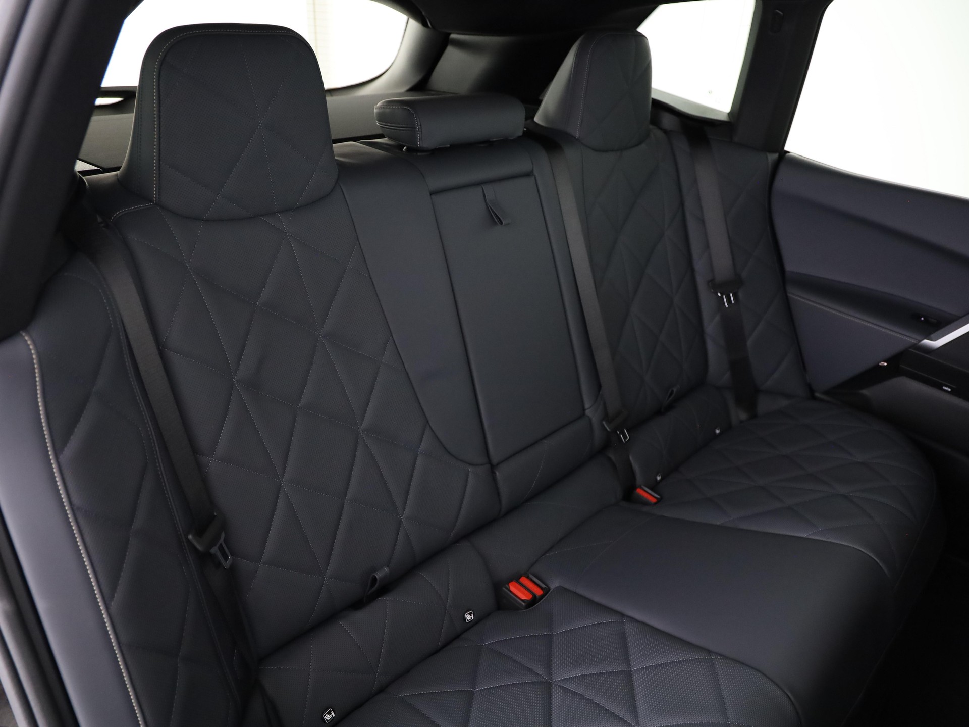 BMW iX xDrive60-image-15