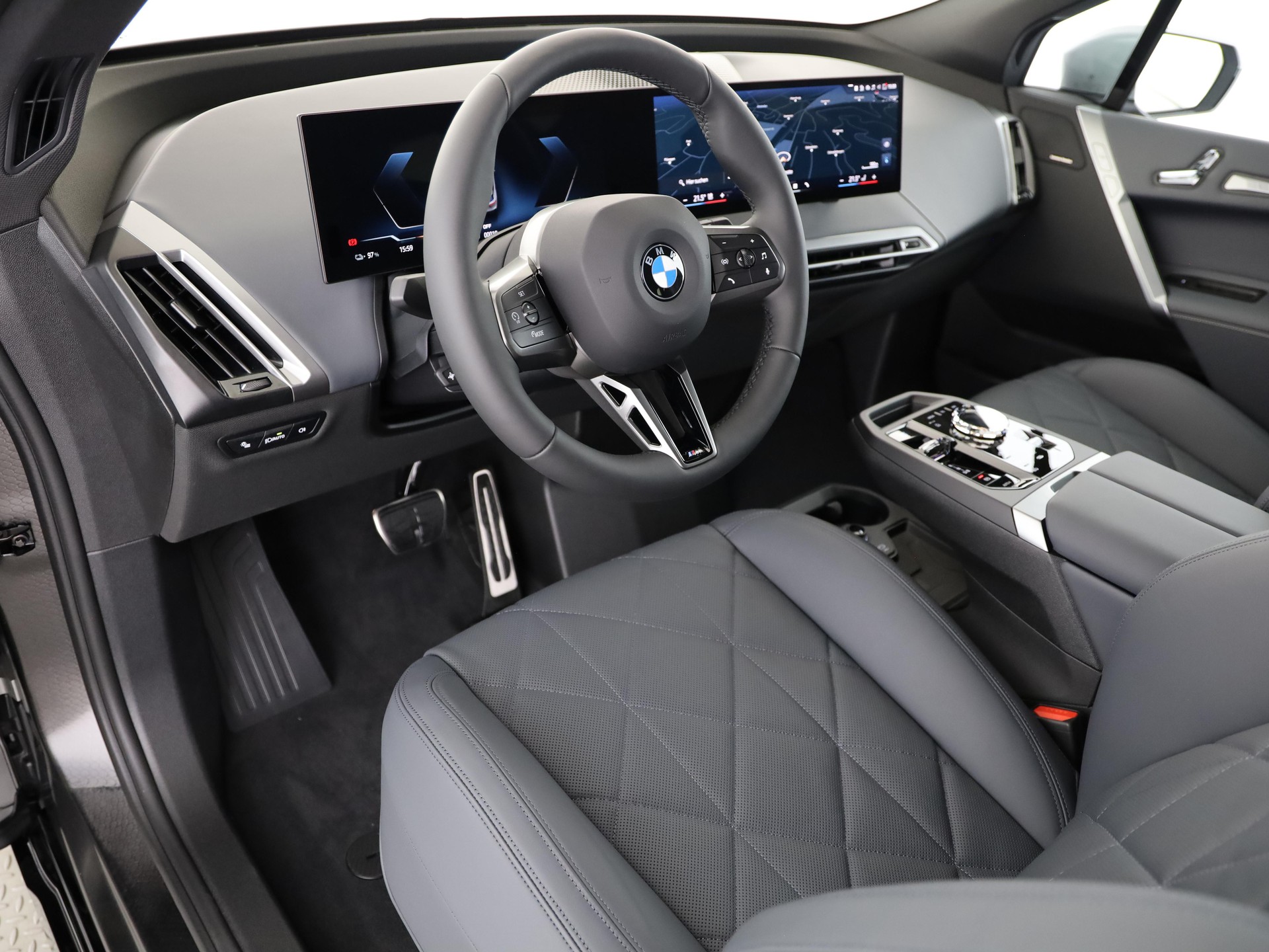 BMW iX xDrive60-image-12