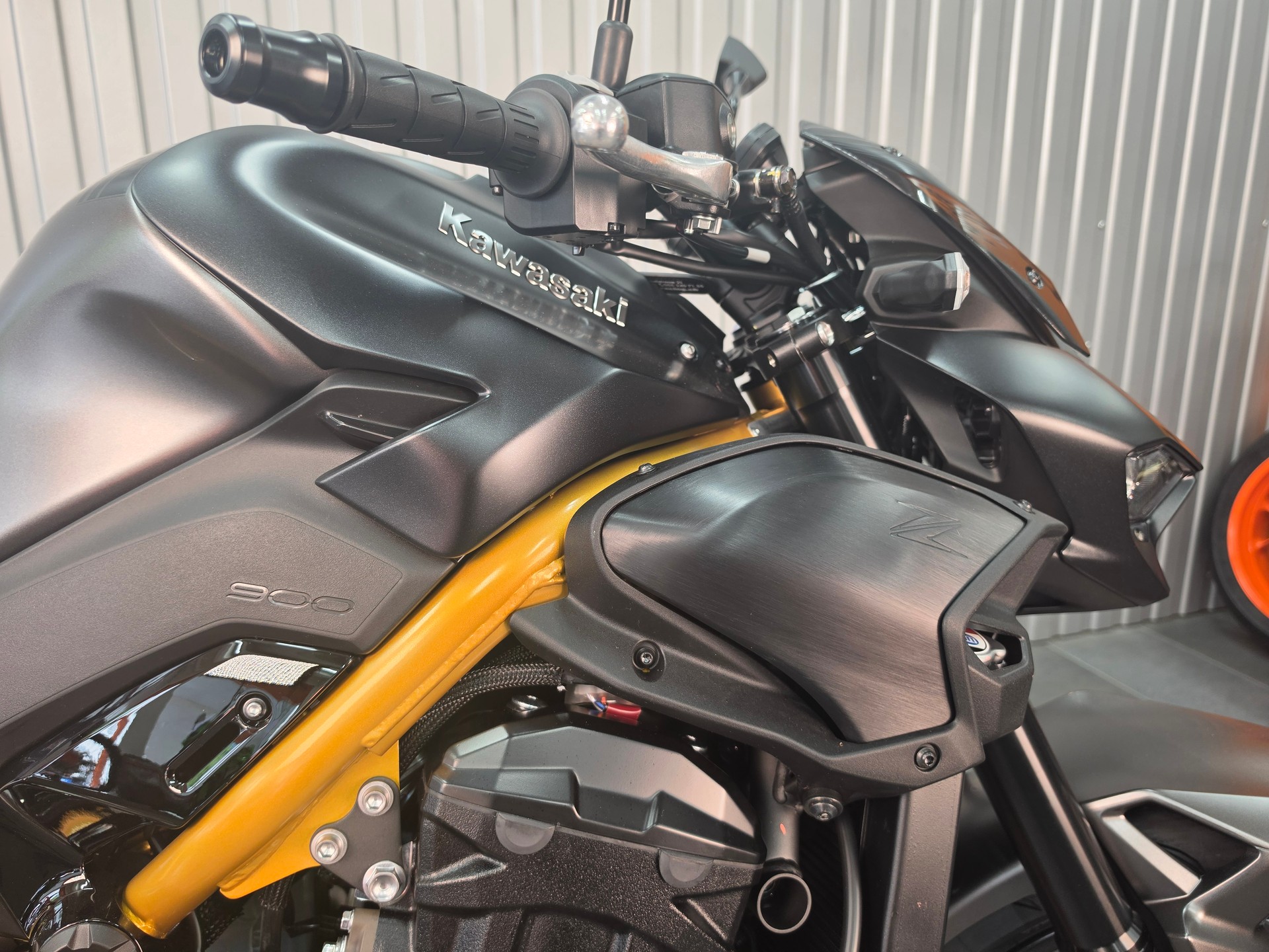 KAWASAKI Z 900 (70kW)-showroom-element-3