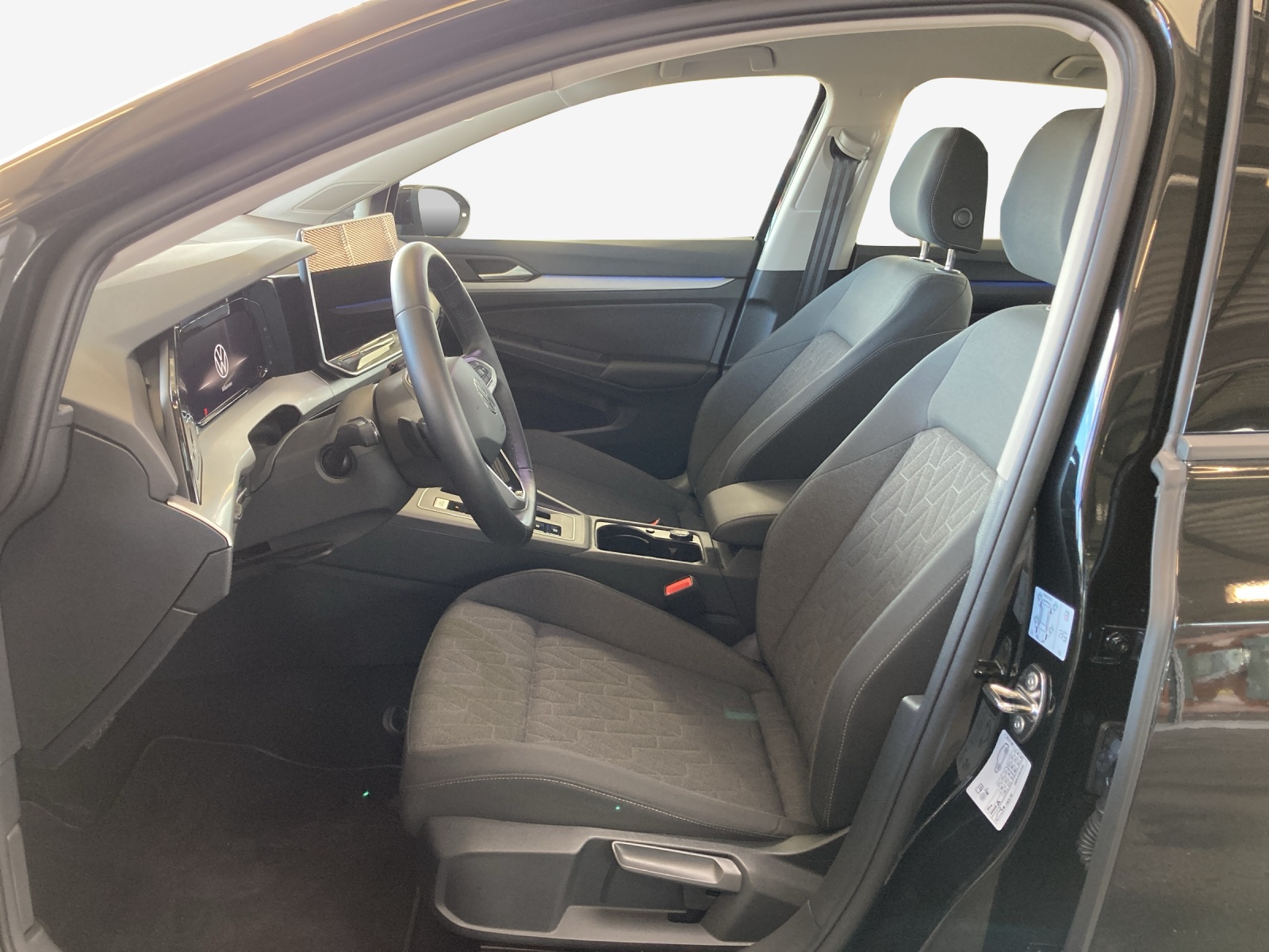 VW Golf 1.5 e TSI mHEV Life DSG-image-7