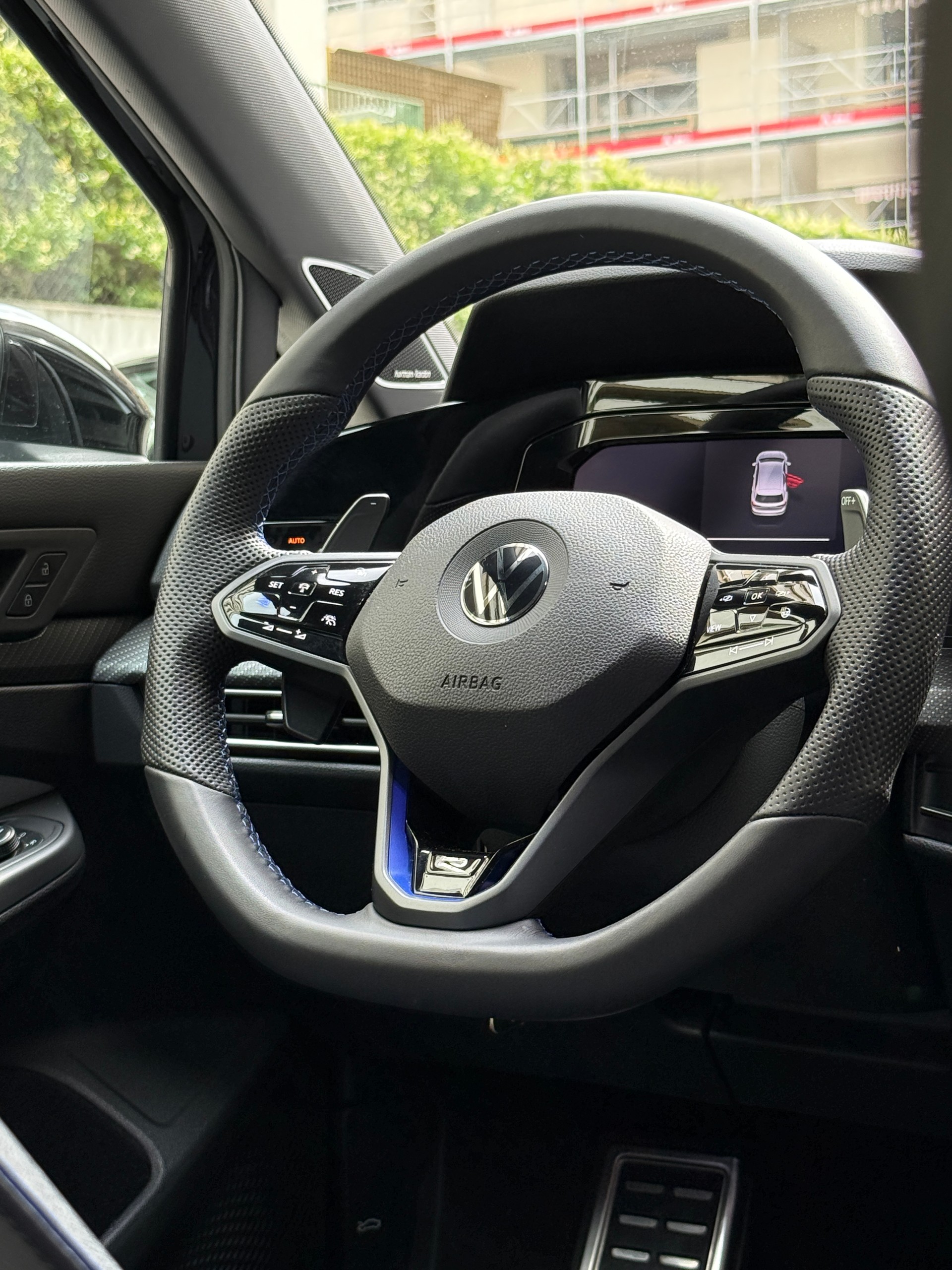 VW Golf 2.0 TSI R DSG 4Motion-image-11