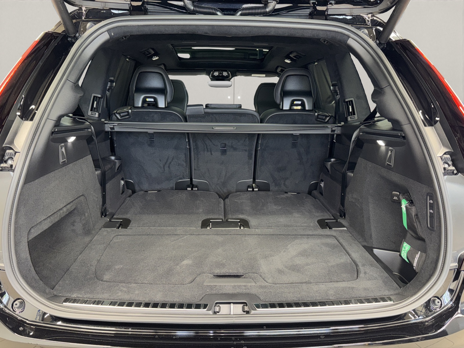VOLVO XC90 2.0 T8 TE XCLUSIVE Edition Dark eAWD-image-15